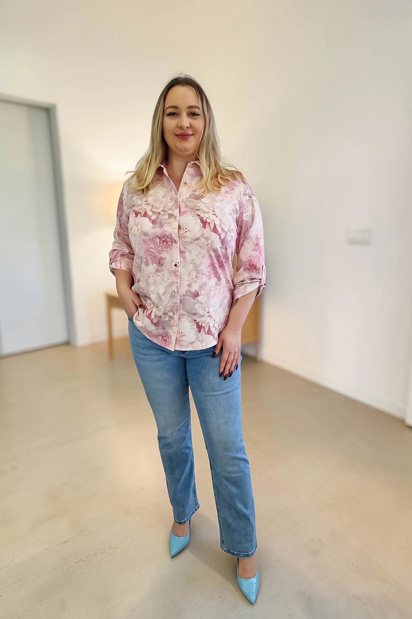 Elegantní dámská košile s růžovými květy, velikost 46