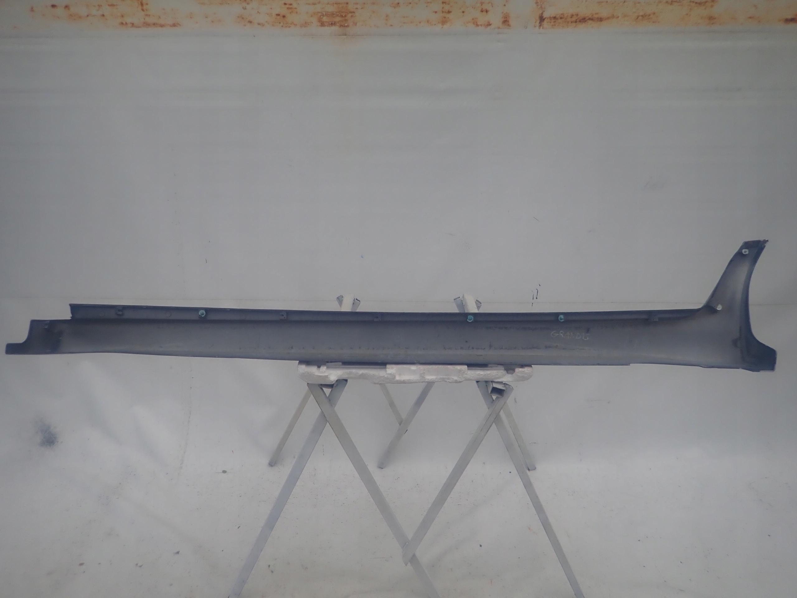 MITSUBISHI GRANDIS 03-11 threshold right moulding threshold
