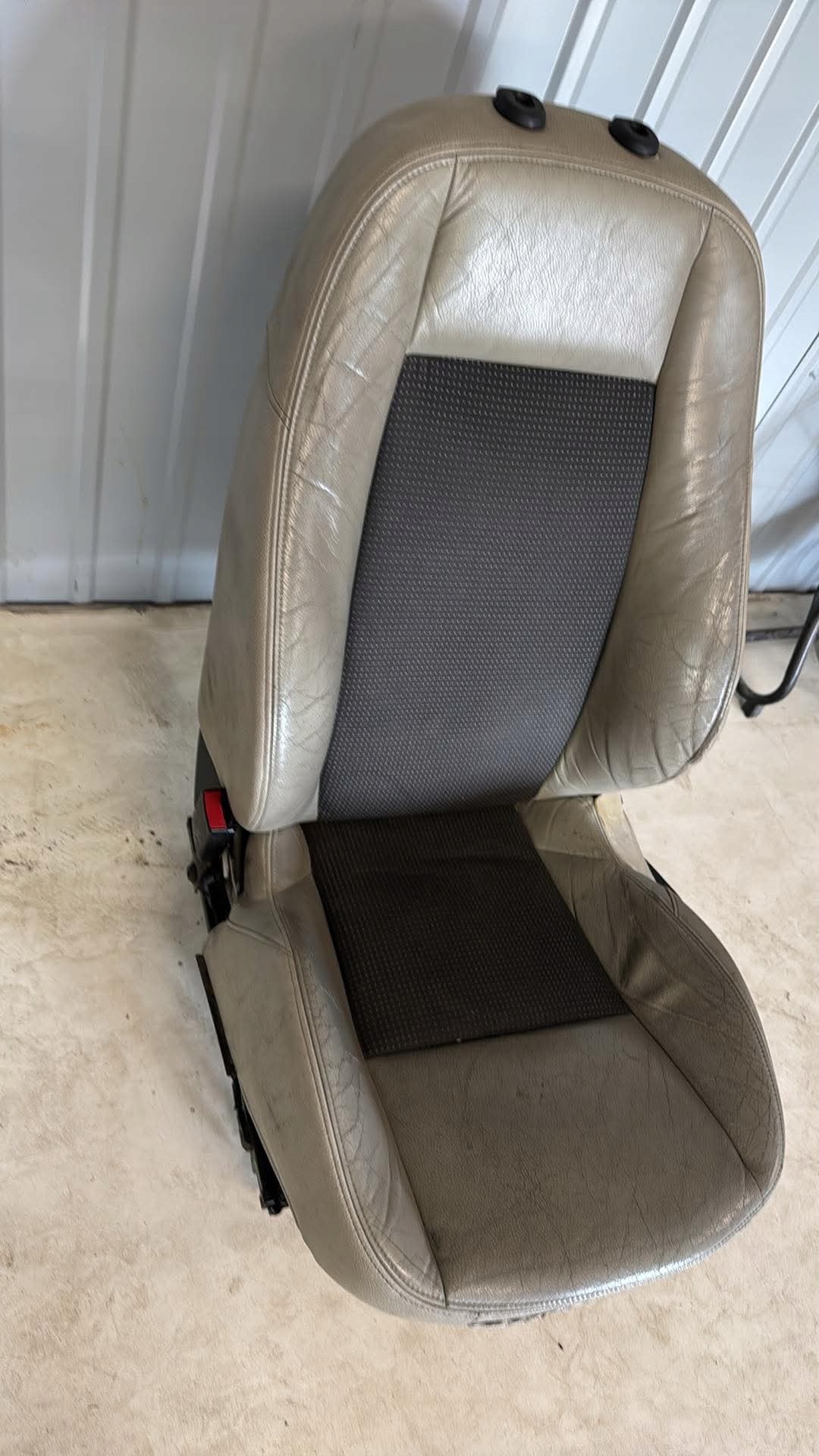 seat left front front driver´s SAAB 93 9-3 II 02- jasna pol leather beige