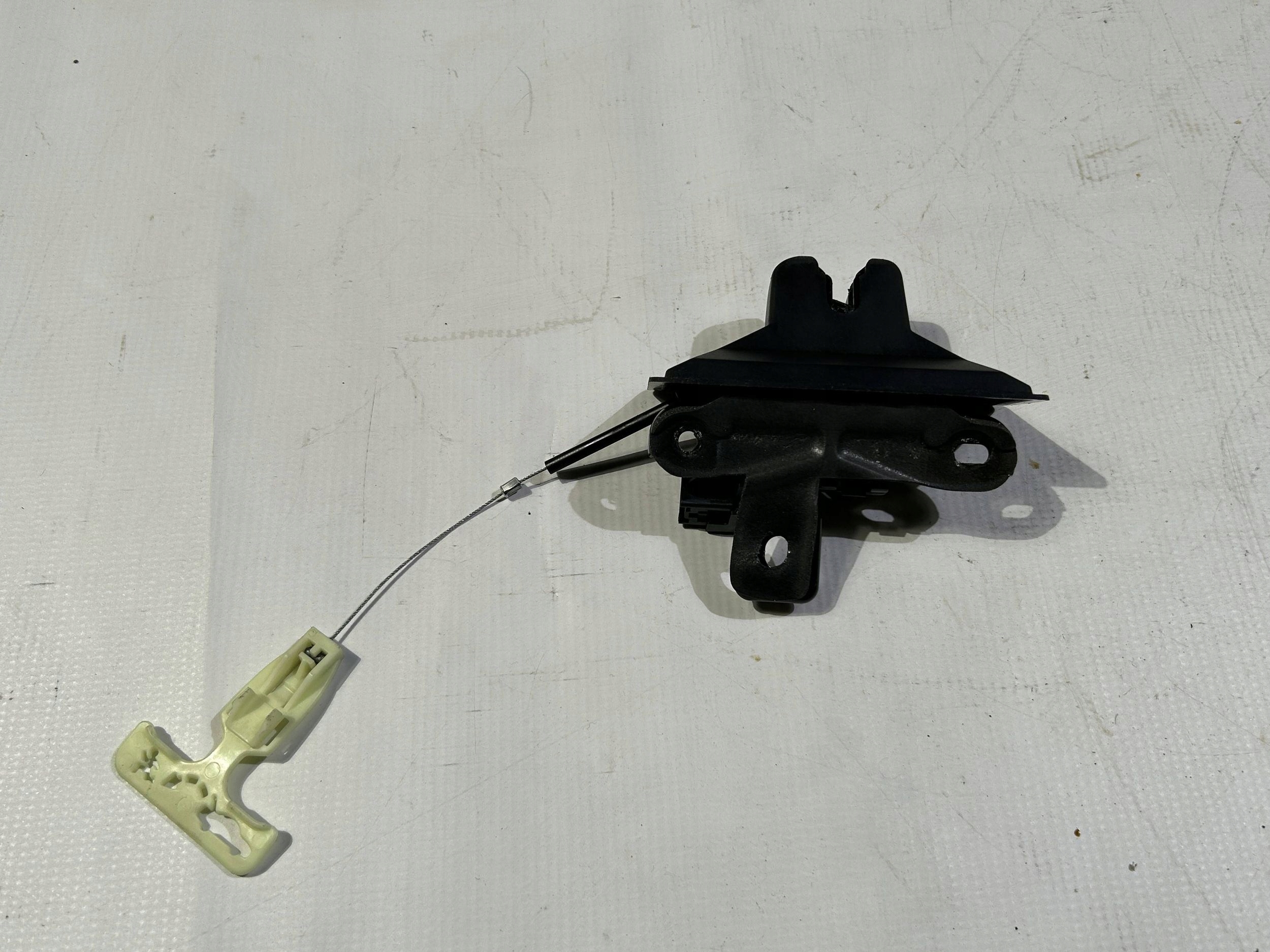 lock rygiel bonnet boot Lincoln Continental 2017r