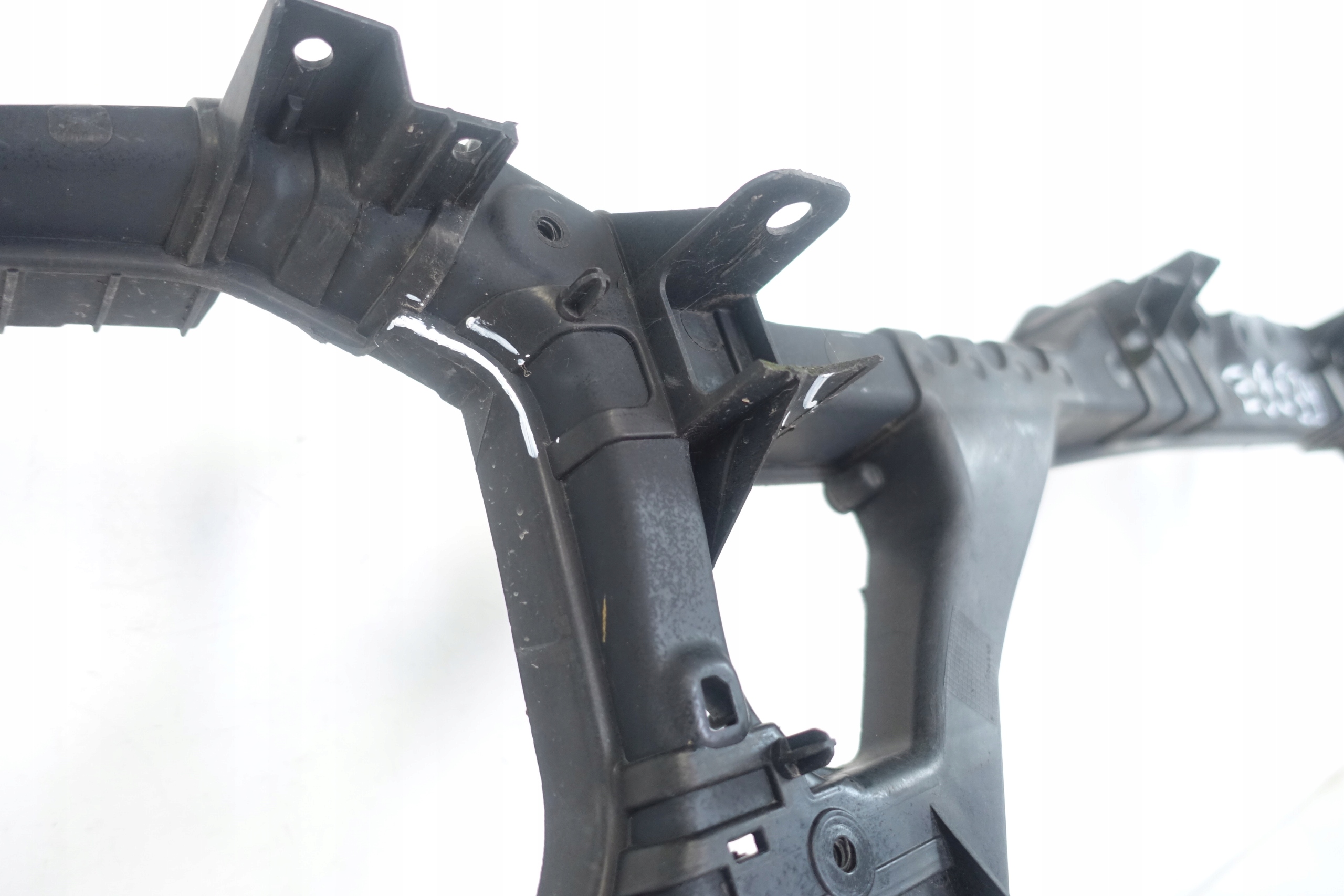 držák stěny předního AUDI A4 B9 2015-2019 PL020408