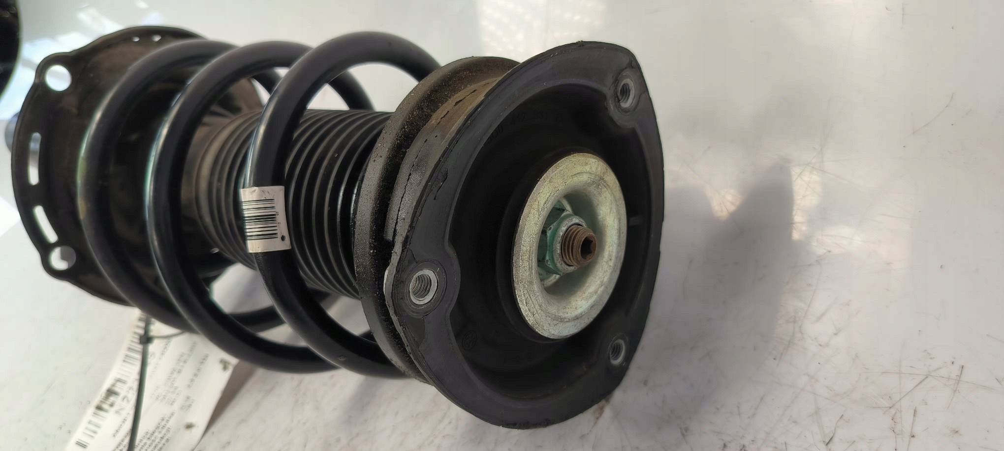 shock absorber left front 3Q0413031BE VOLKSWAGEN PASSAT B8 R-LINE