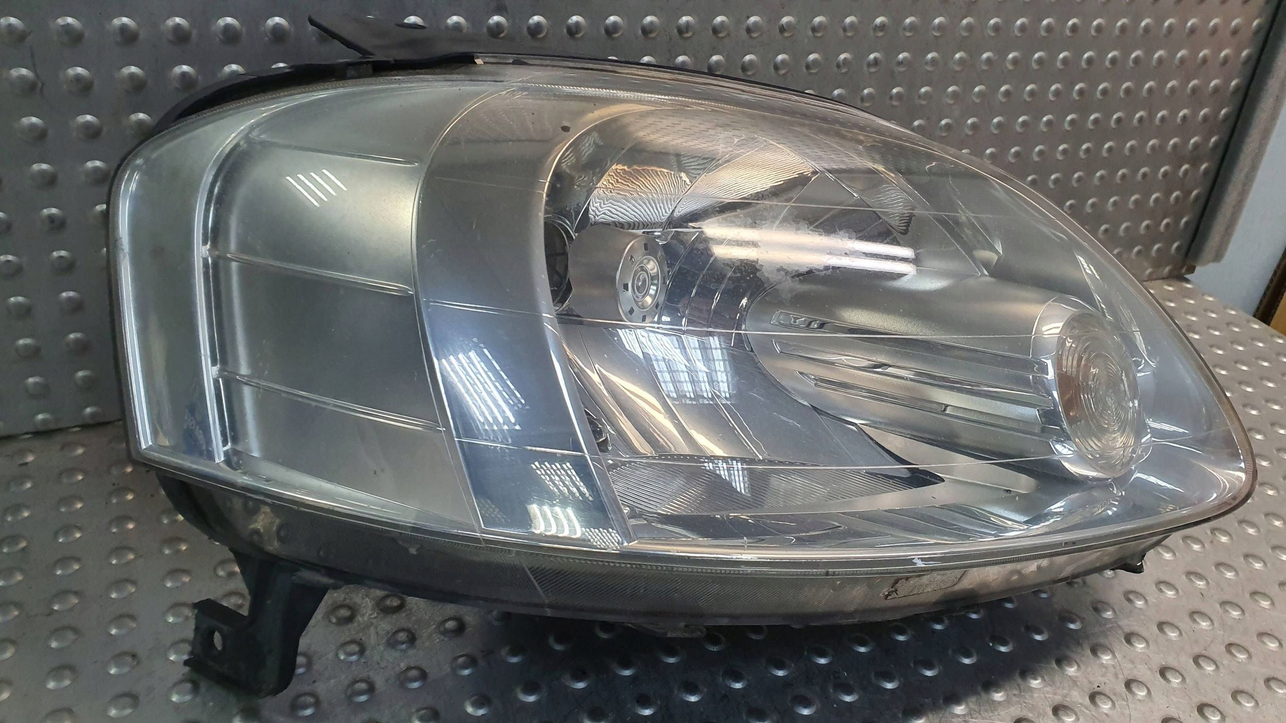 light front right VW FOX 05