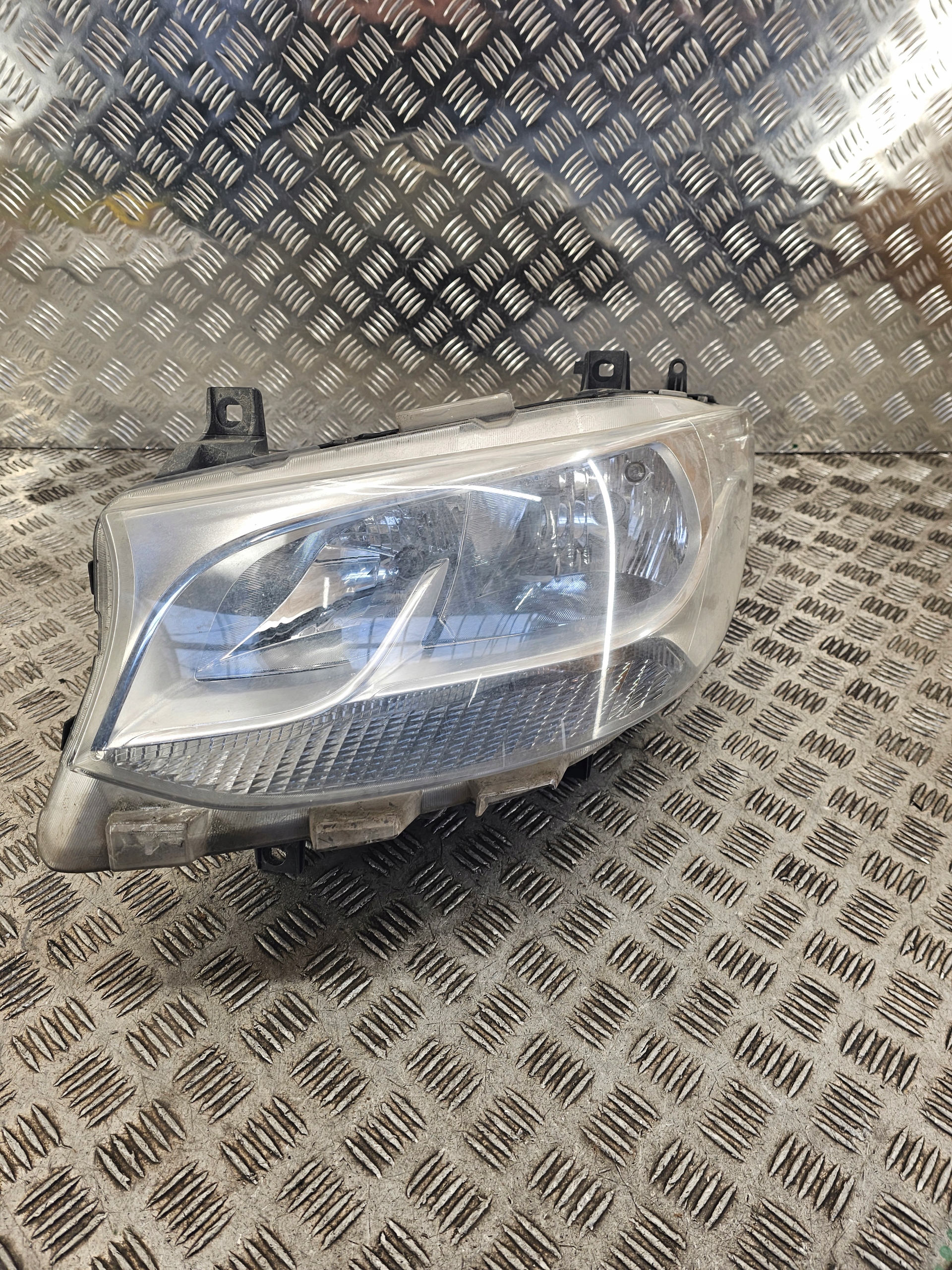 light left mercedes sprinter w907 w910 A9109060000