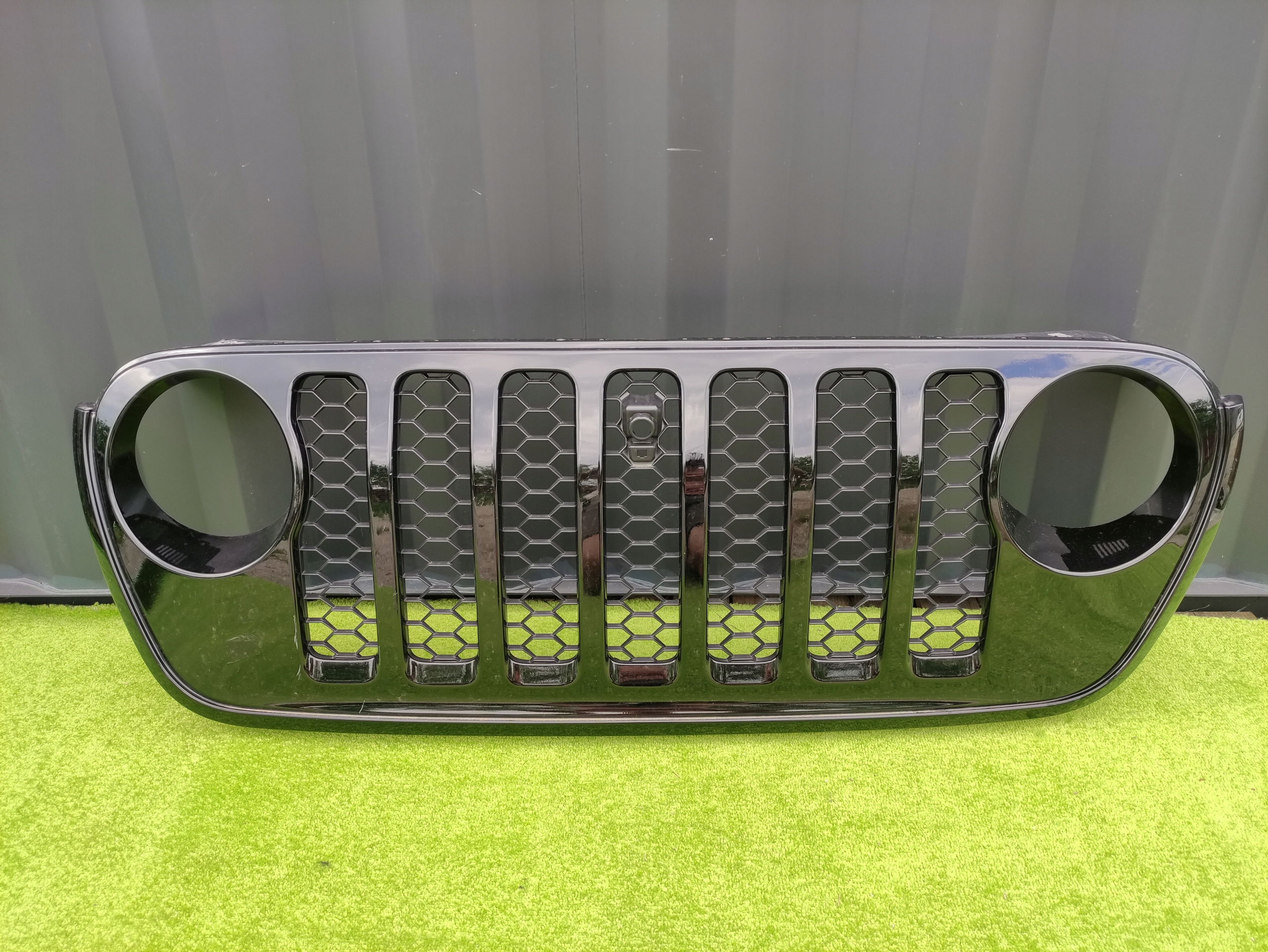 JEEP WRANGLER JL 20- ATRAPA GRILL ZDERZAKA *KAMERA