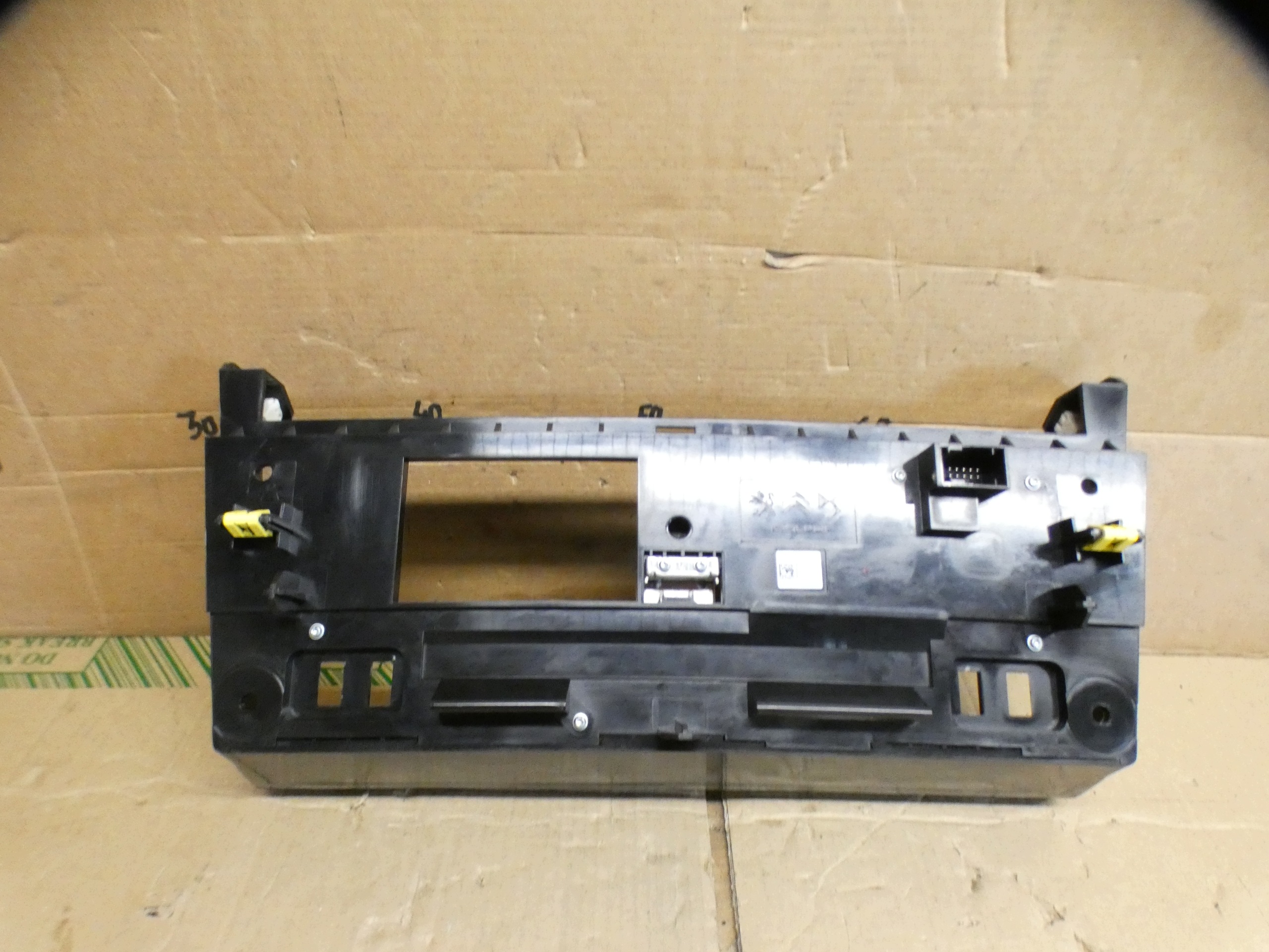 CITROEN DS7 obal WYSWIETLACZA 9857145877