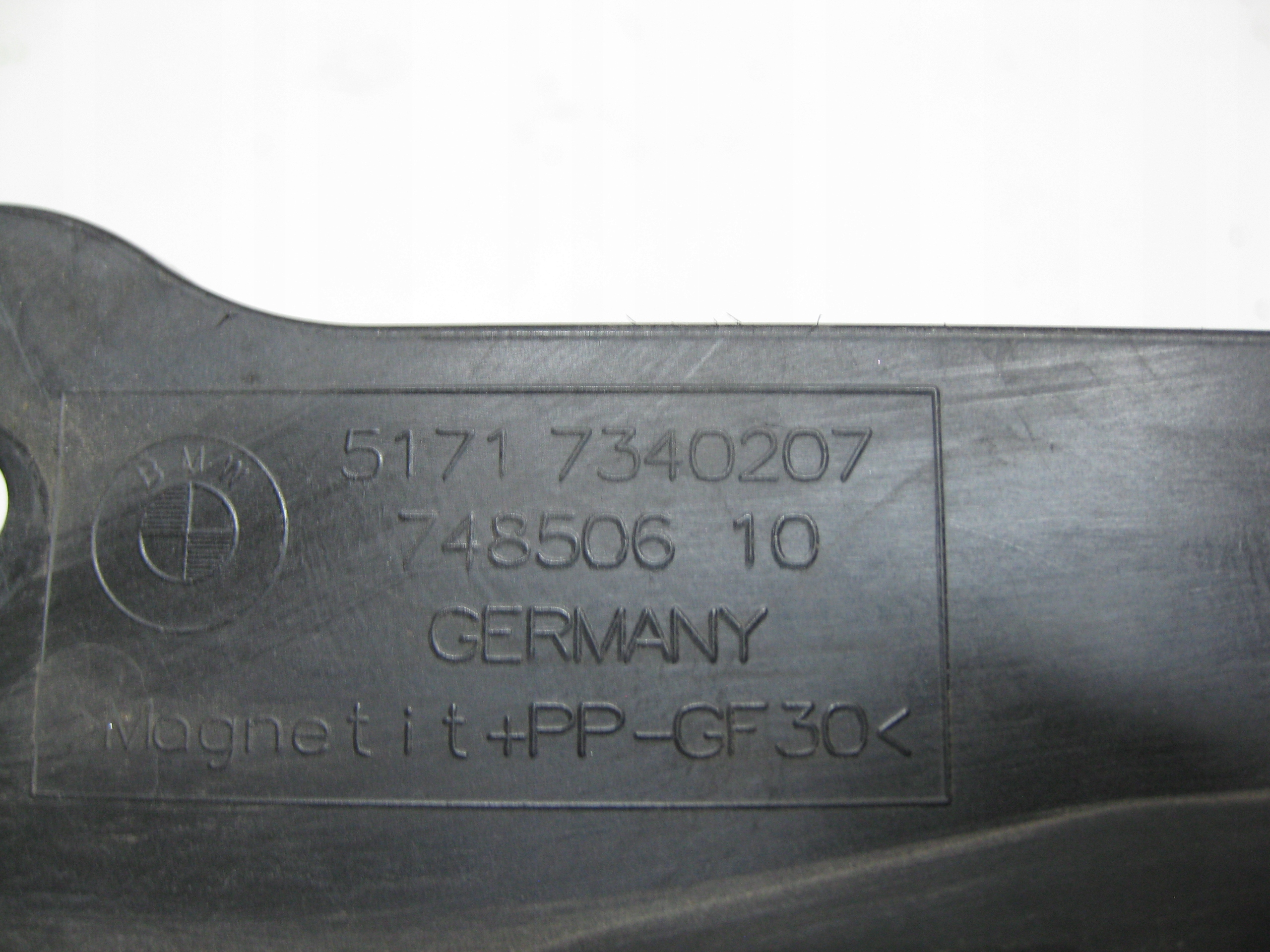 BMW 5 G30 3.0D 19R cover under the window 7340207
