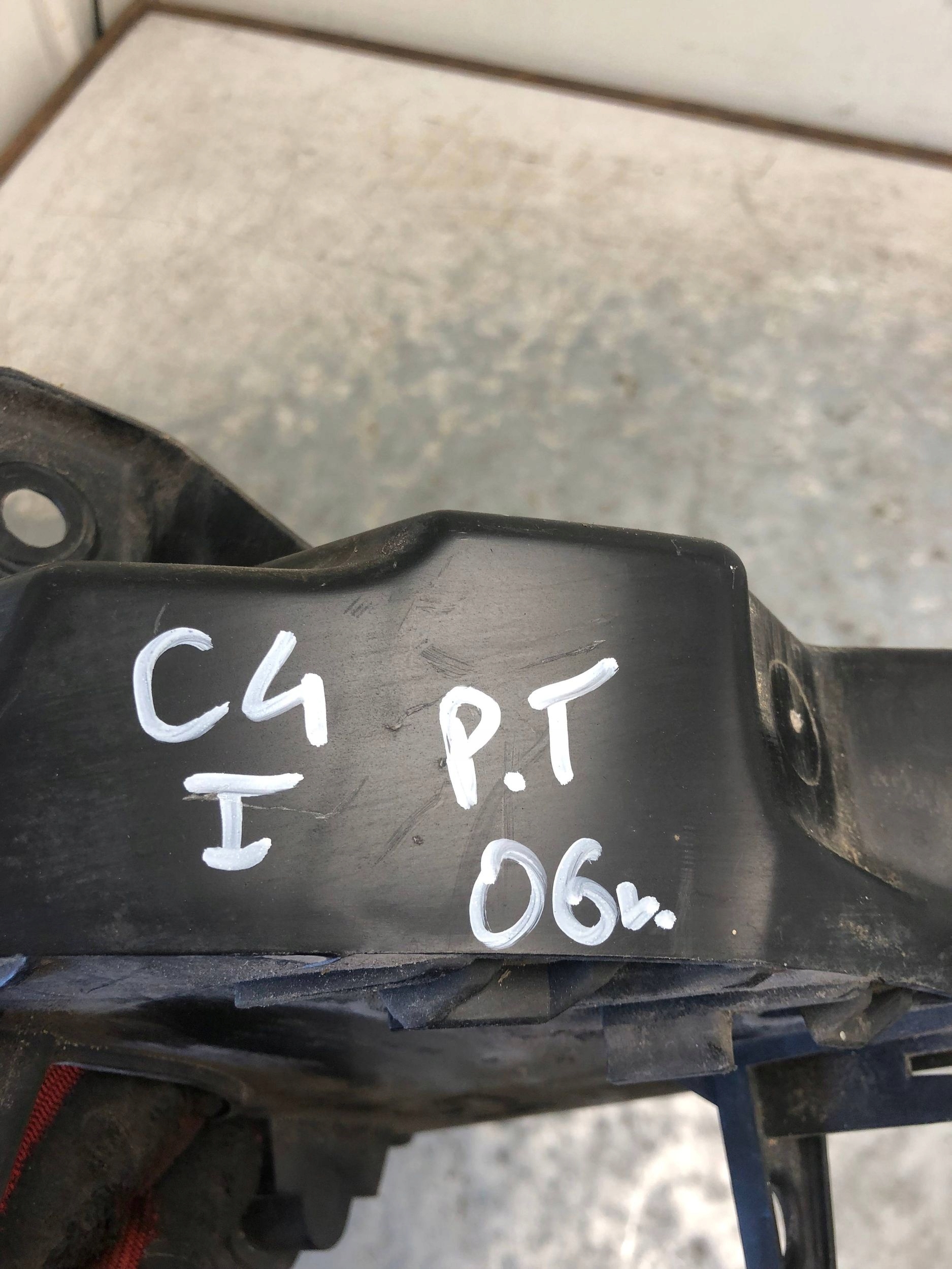 bumper bracket right rear part CITROEN C4 and 9652703480