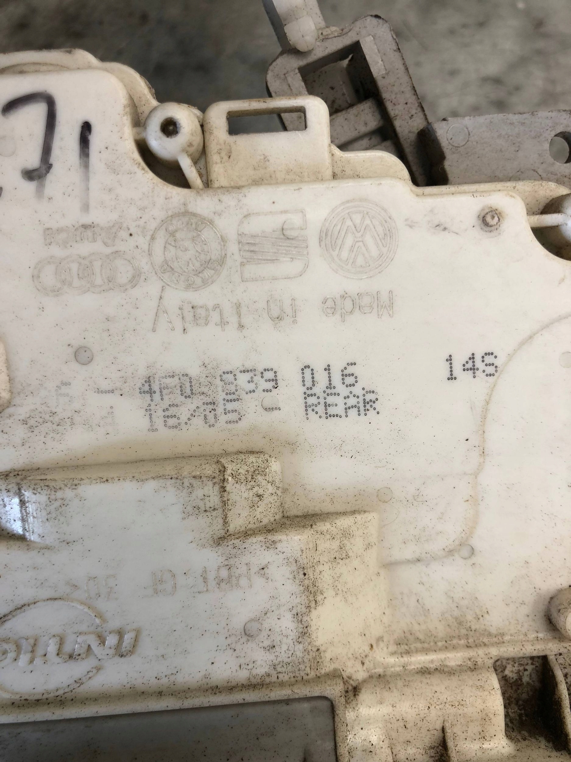 lock door right rear part AUDI A6 C6 4F0839016