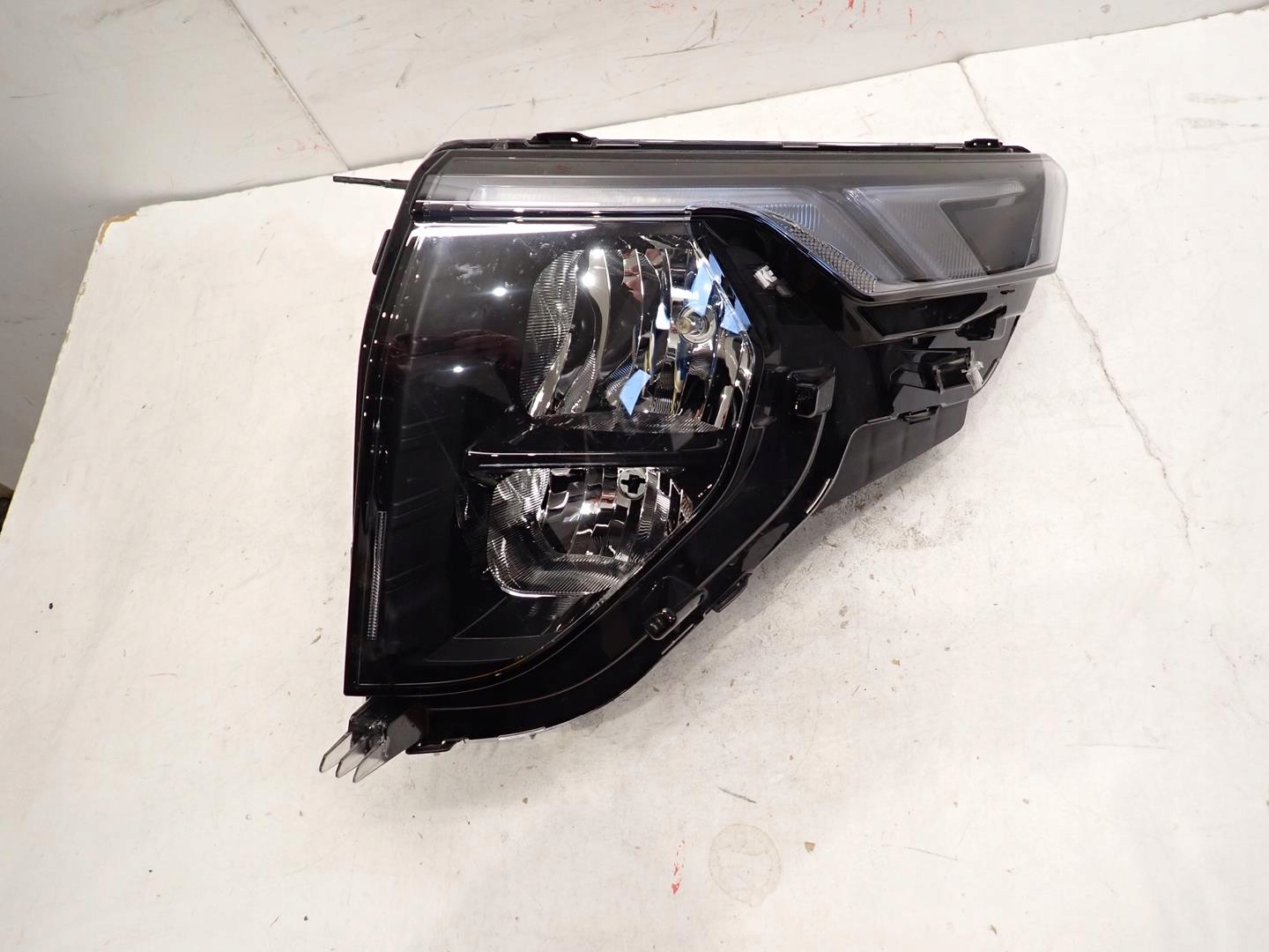 light front front left FORD COURIER MK3 2024- R2X6-13E015-AE