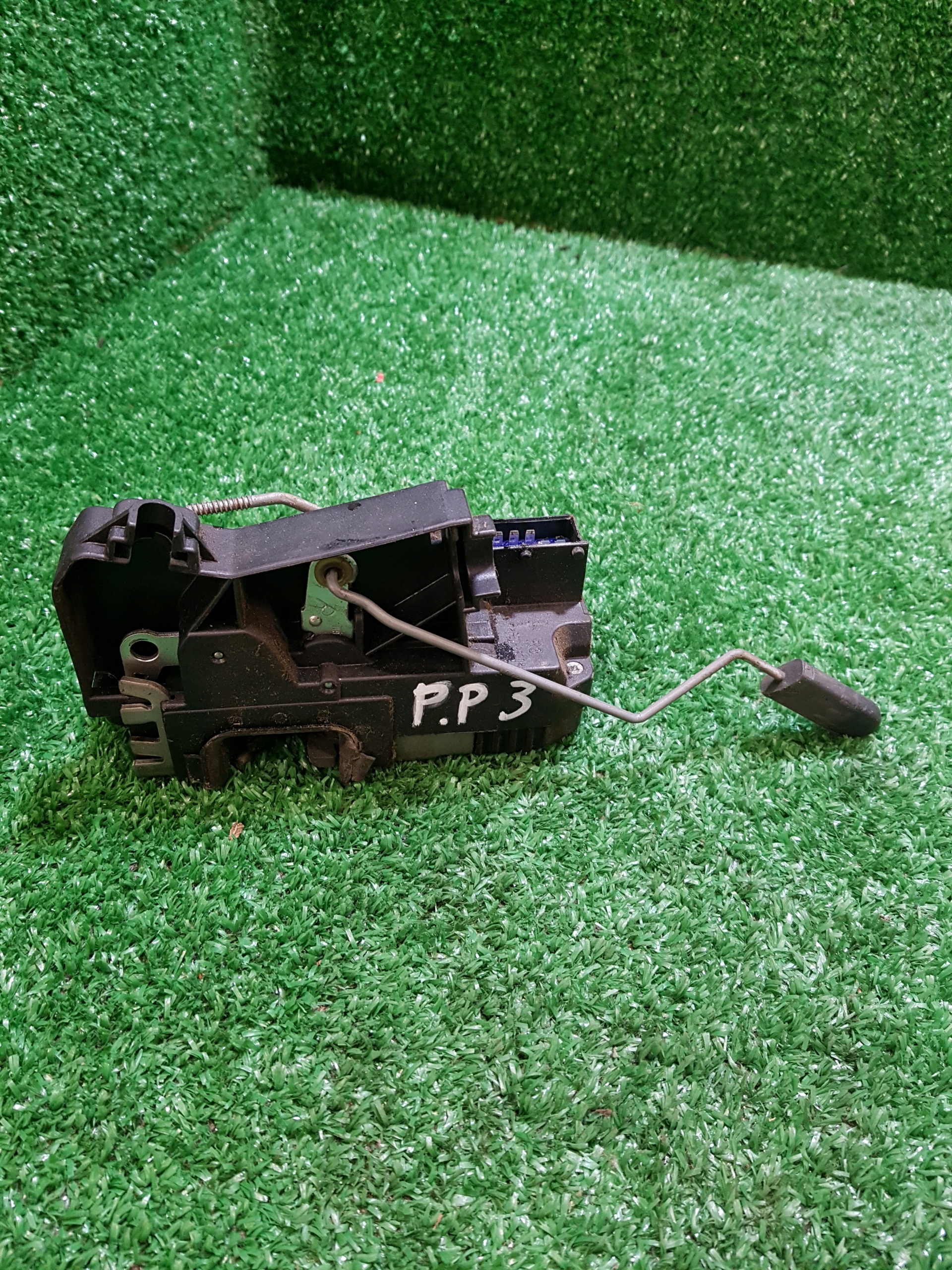 lock door right front RENAULT TRAFIC 2 8200042171