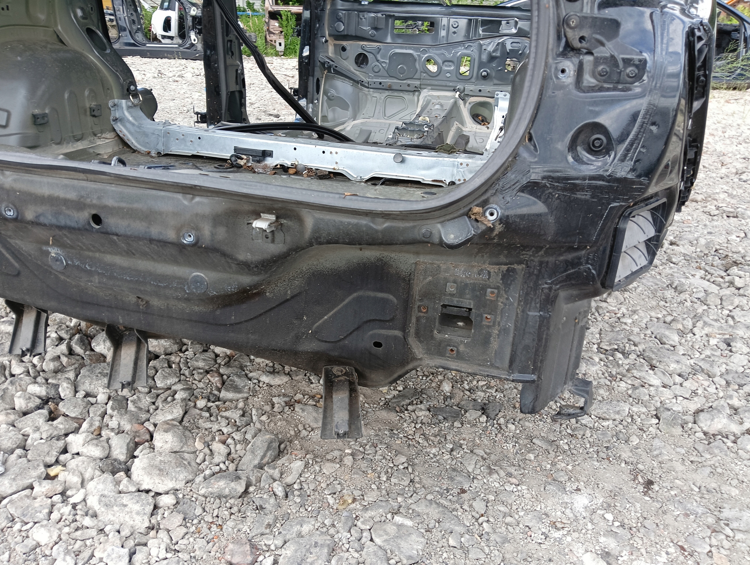 PAS TYŁ TYLNY RENAULT KADJAR (2015-2018) KOD LAKIERU TEGNE Producent części Renault