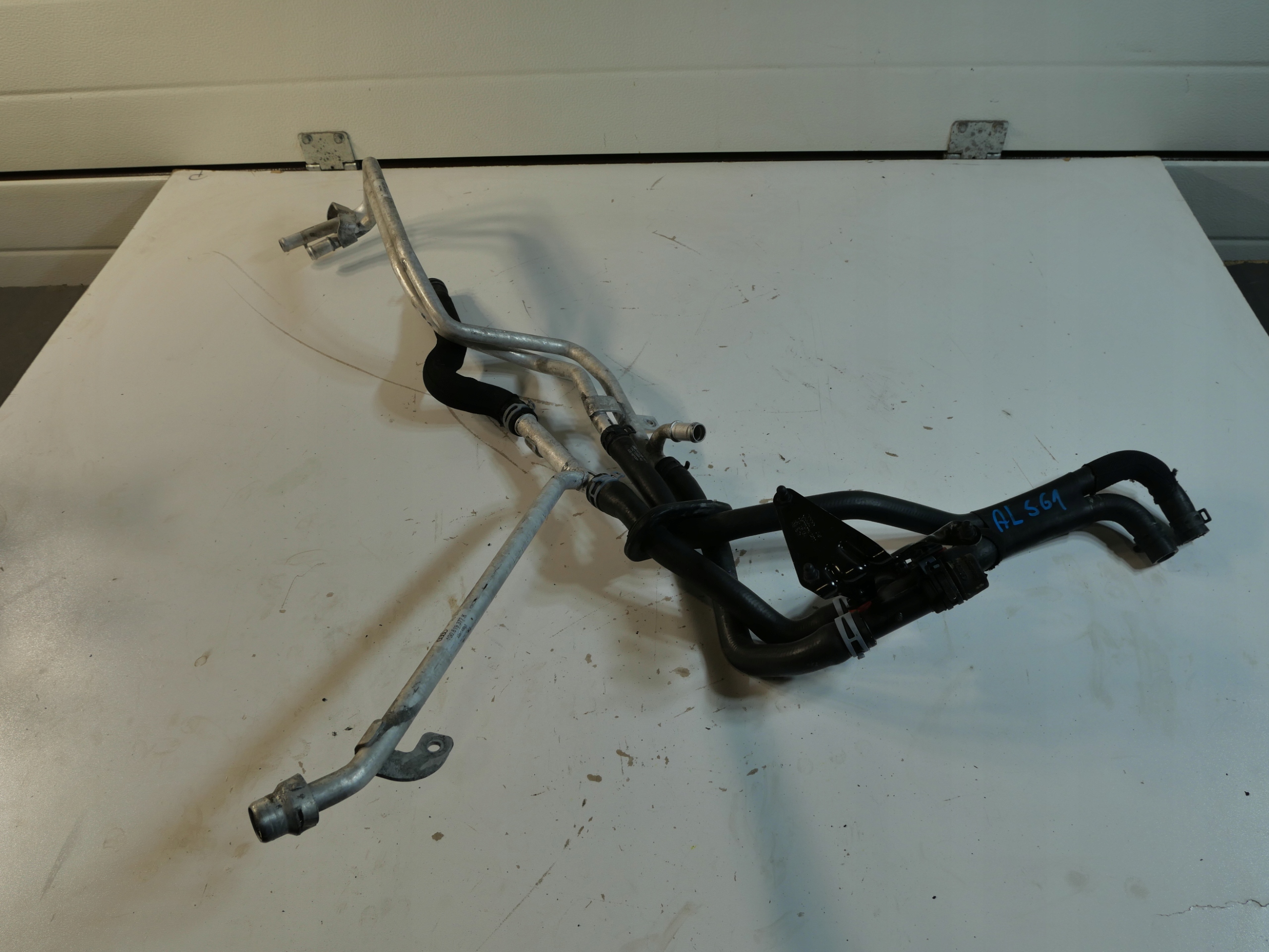 AUDI A4 B8 A5 A6 pumpa ventil vode crijevo 8E0820035B