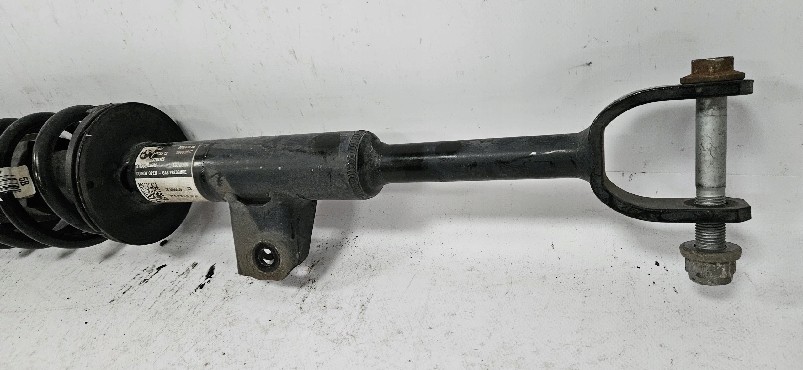 shock absorber right front BMW 5 G30 G31 6866630
