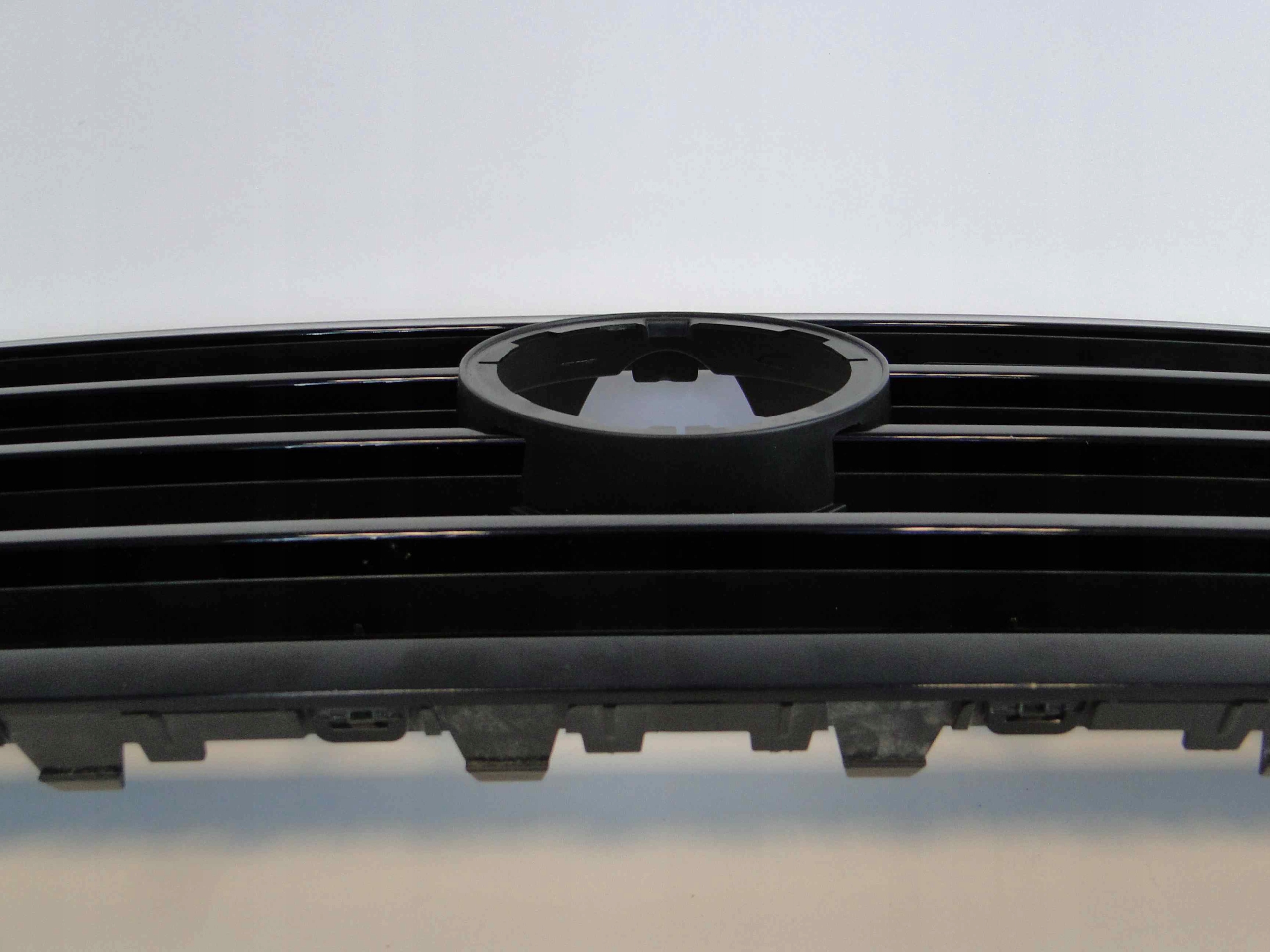 VOLKSWAGEN TOUAREG 3 GRILL ATRAPA CZARNY NOWY ORYG Typ samochodu Samochody osobowe