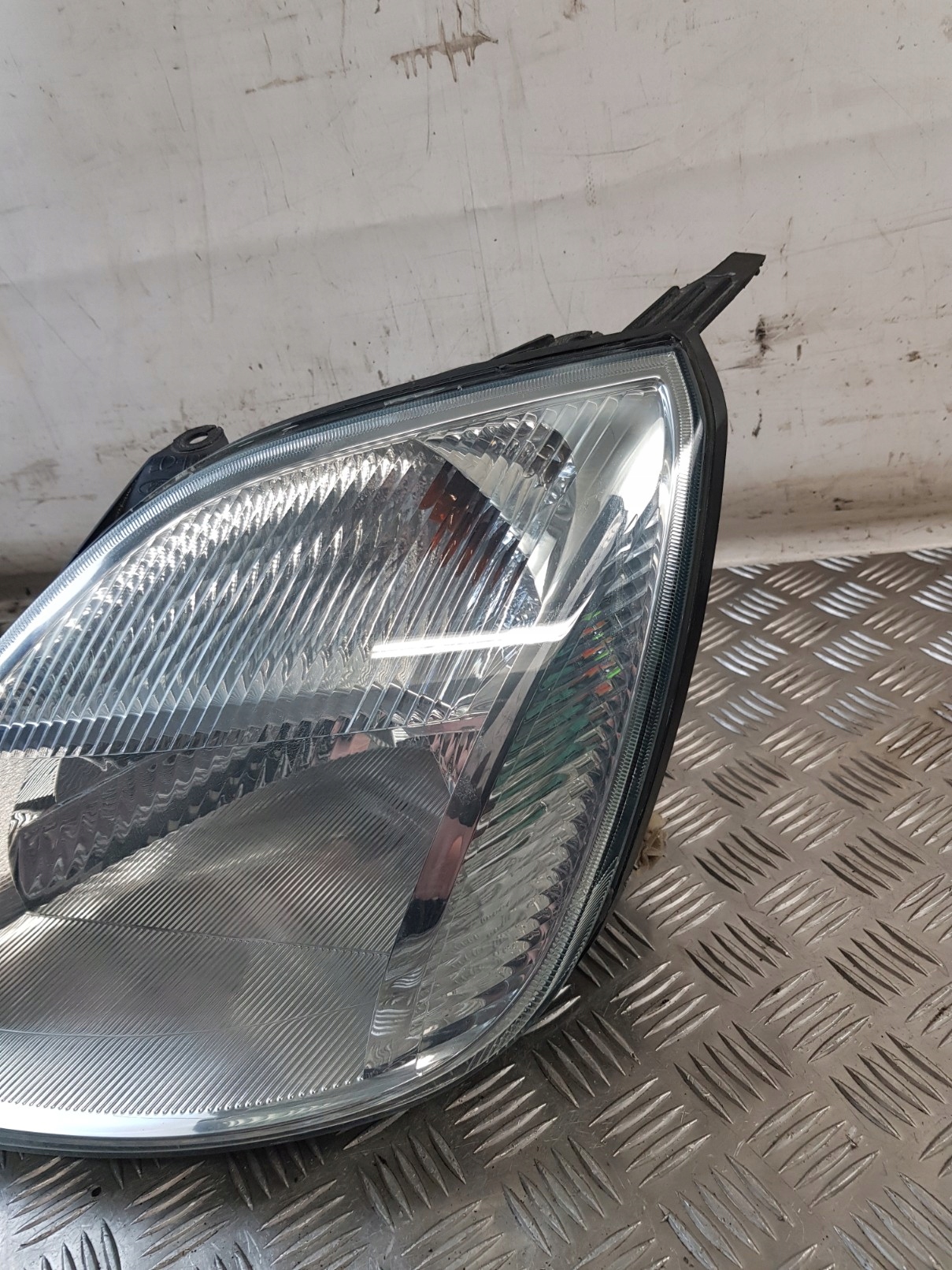 light left front FORD FIESTA MK6 02R