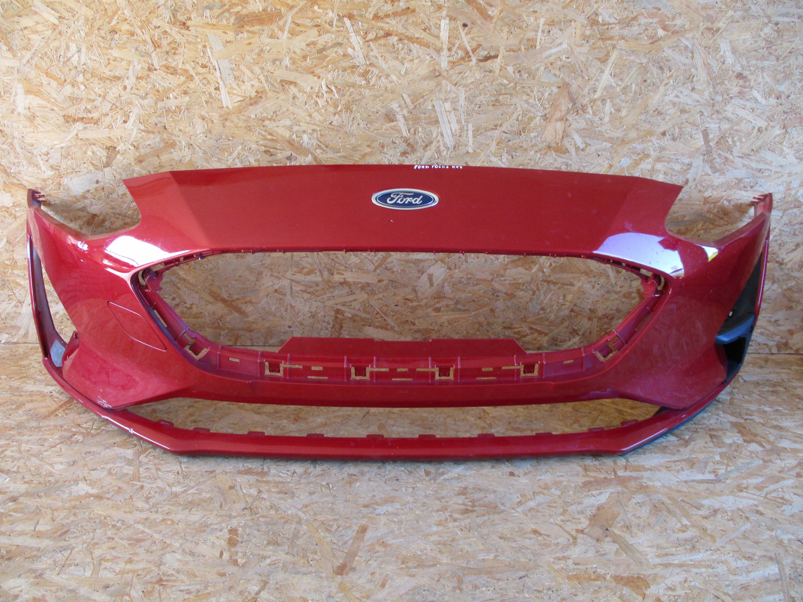 nárazník předek přední FORD FOCUS MK4