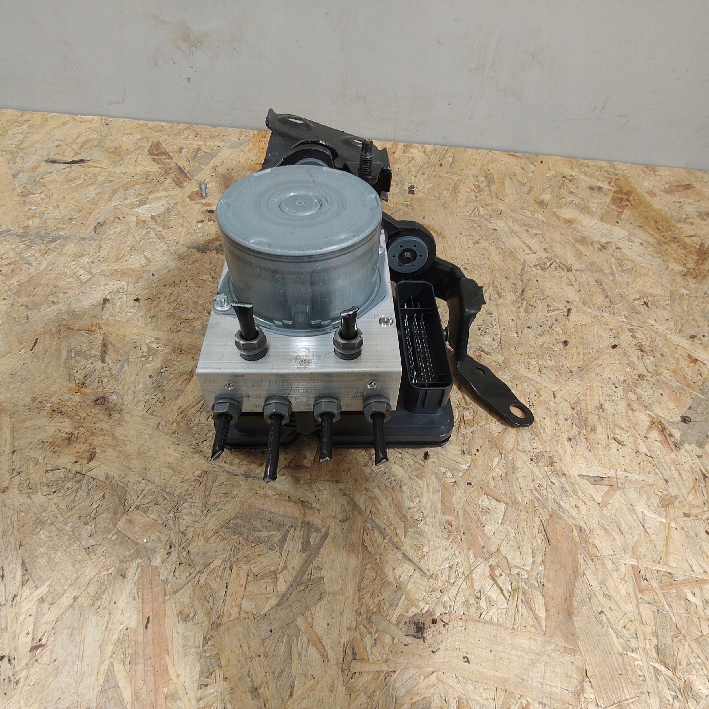 pump ABS brake plus holder SKODA FABIA IV