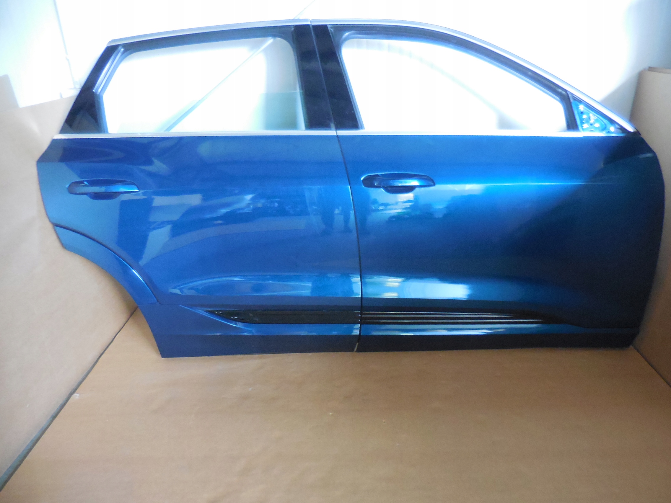 AUDI Е-ТРОН ДВЕРІ ПРАВЕ ПЕРЕД ЗАД.