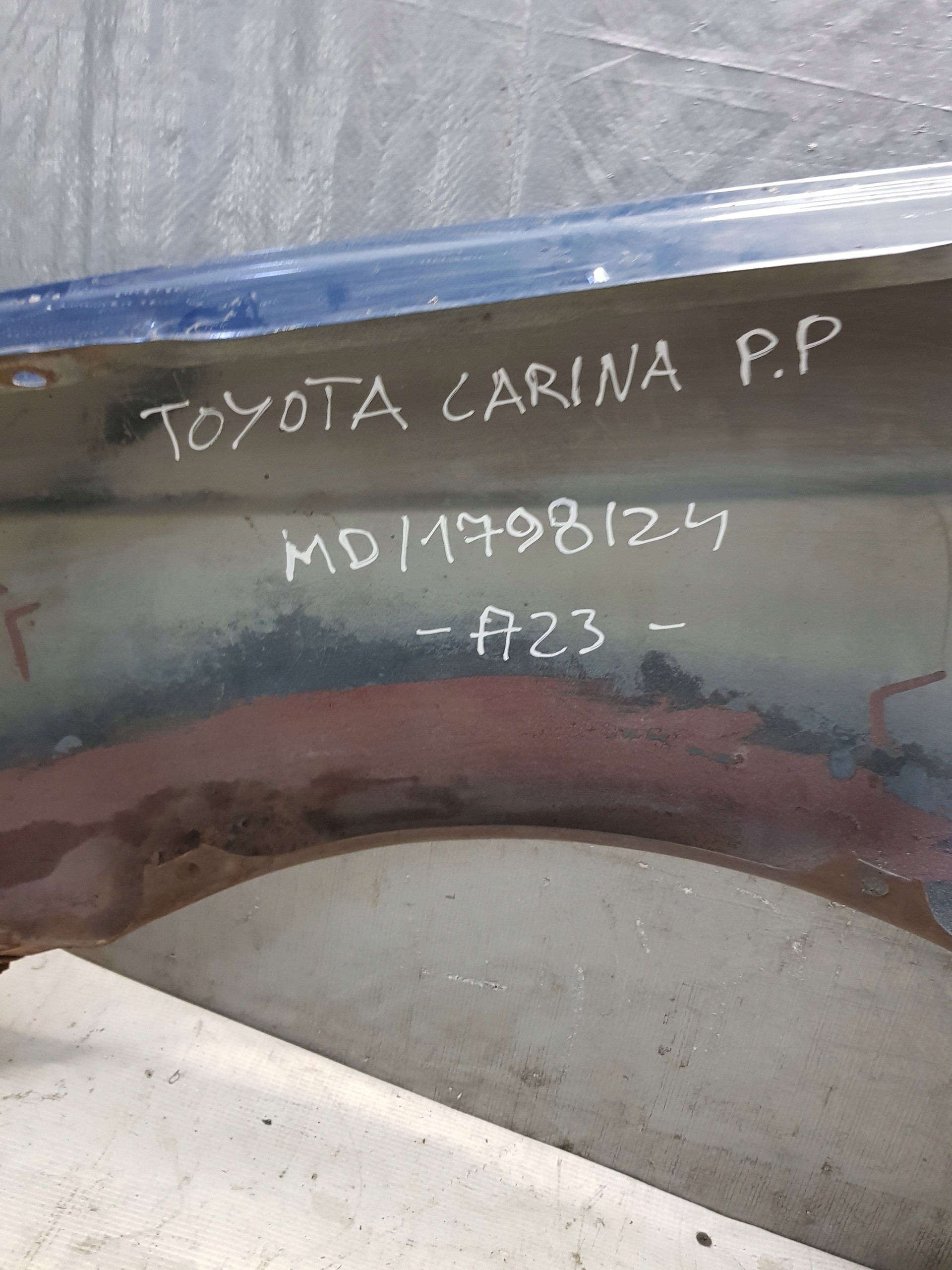 fender TOYOTA CARINA right front graphitic