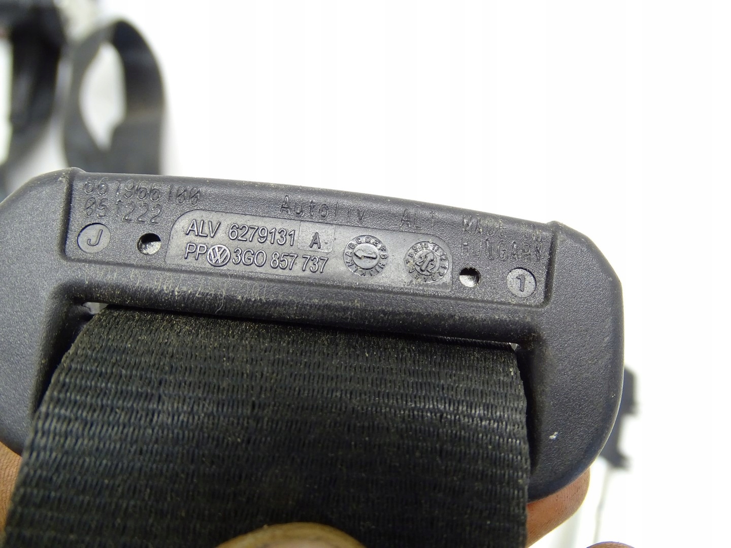tension belt safety right front CUPRA BORN VW 662015600A 10C857706G