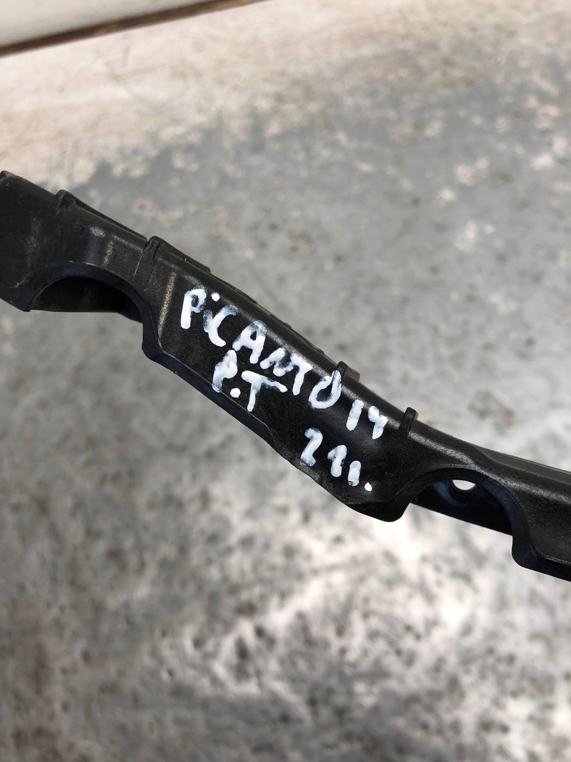 bumper bracket right rear part KIA PICANTO III 86516G6000