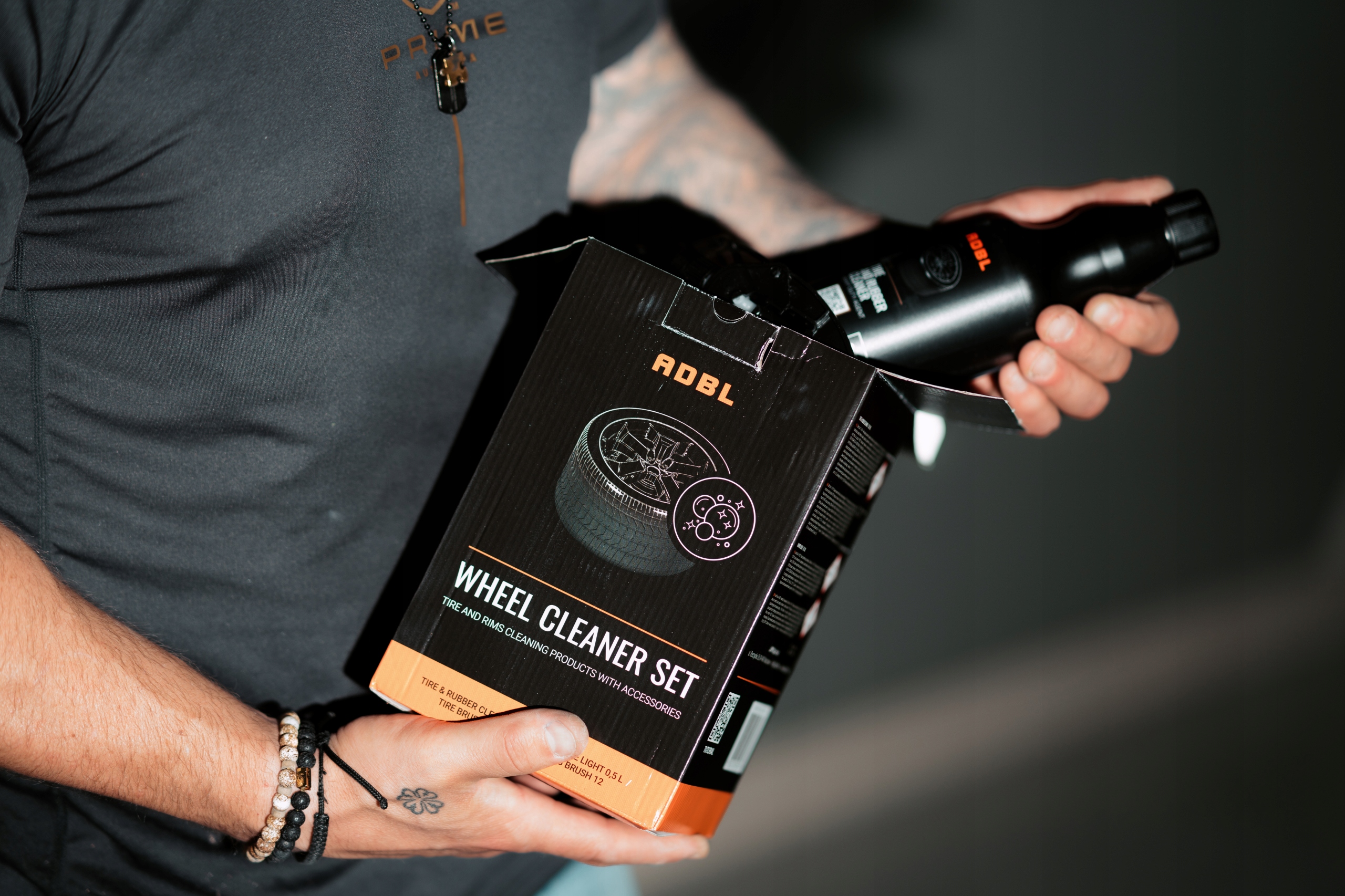 ADBL WHEEL CLEANER SET DO CZYSZCZENIA KÓŁ FELG ZESTAW KOSMETYKÓW NA PREZENT Numer katalogowy producenta ADB000092