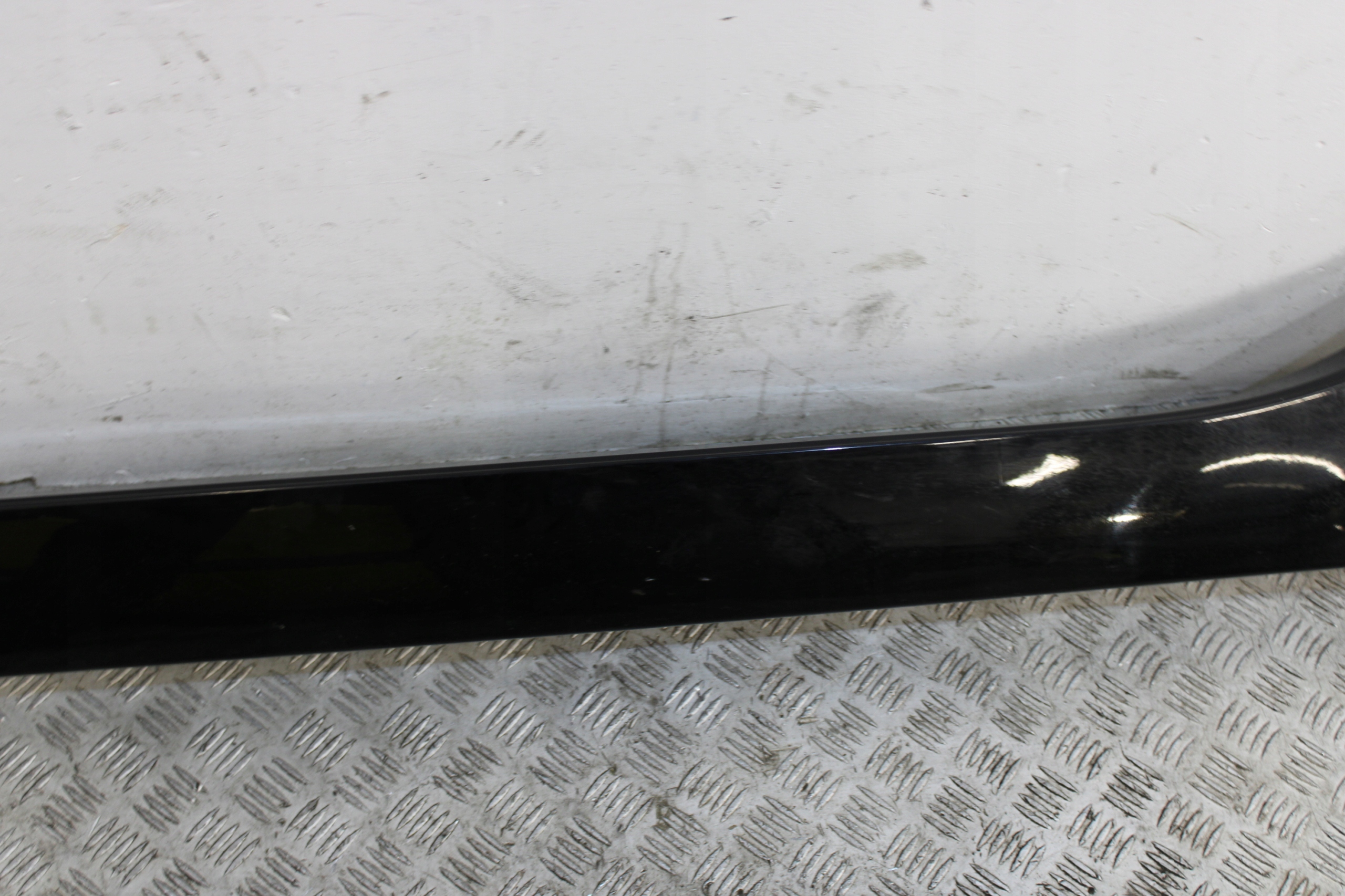 threshold moulding cap threshold left JAGUAR XE X760 GX73-101D57-A