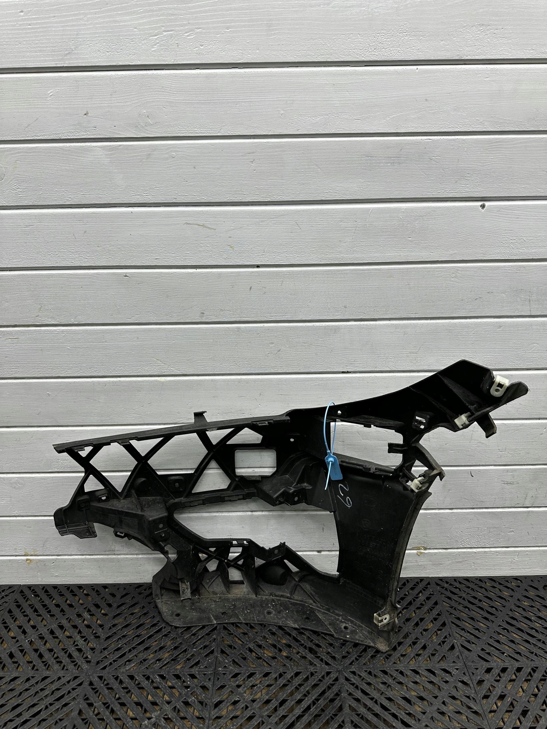 bumper bracket of the front front BMW 3 G20 G21 7422248