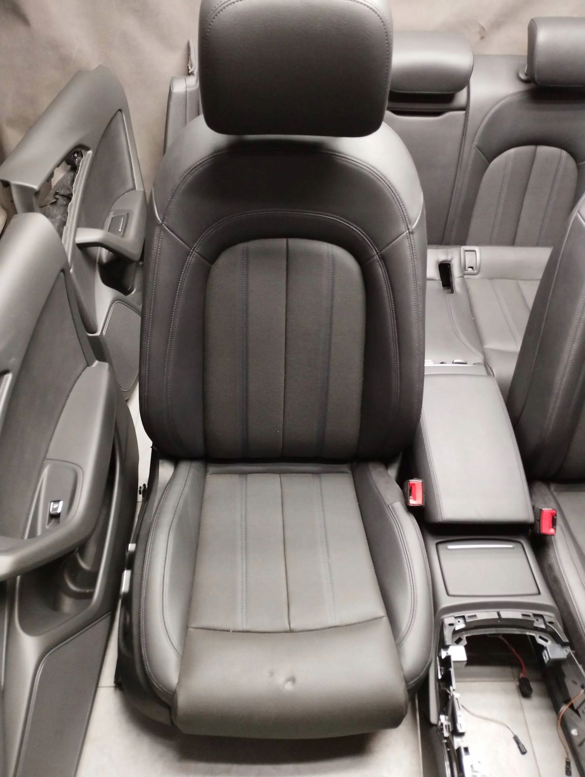 Audi A6 C7 4G seats side leather WENTYLOWANE