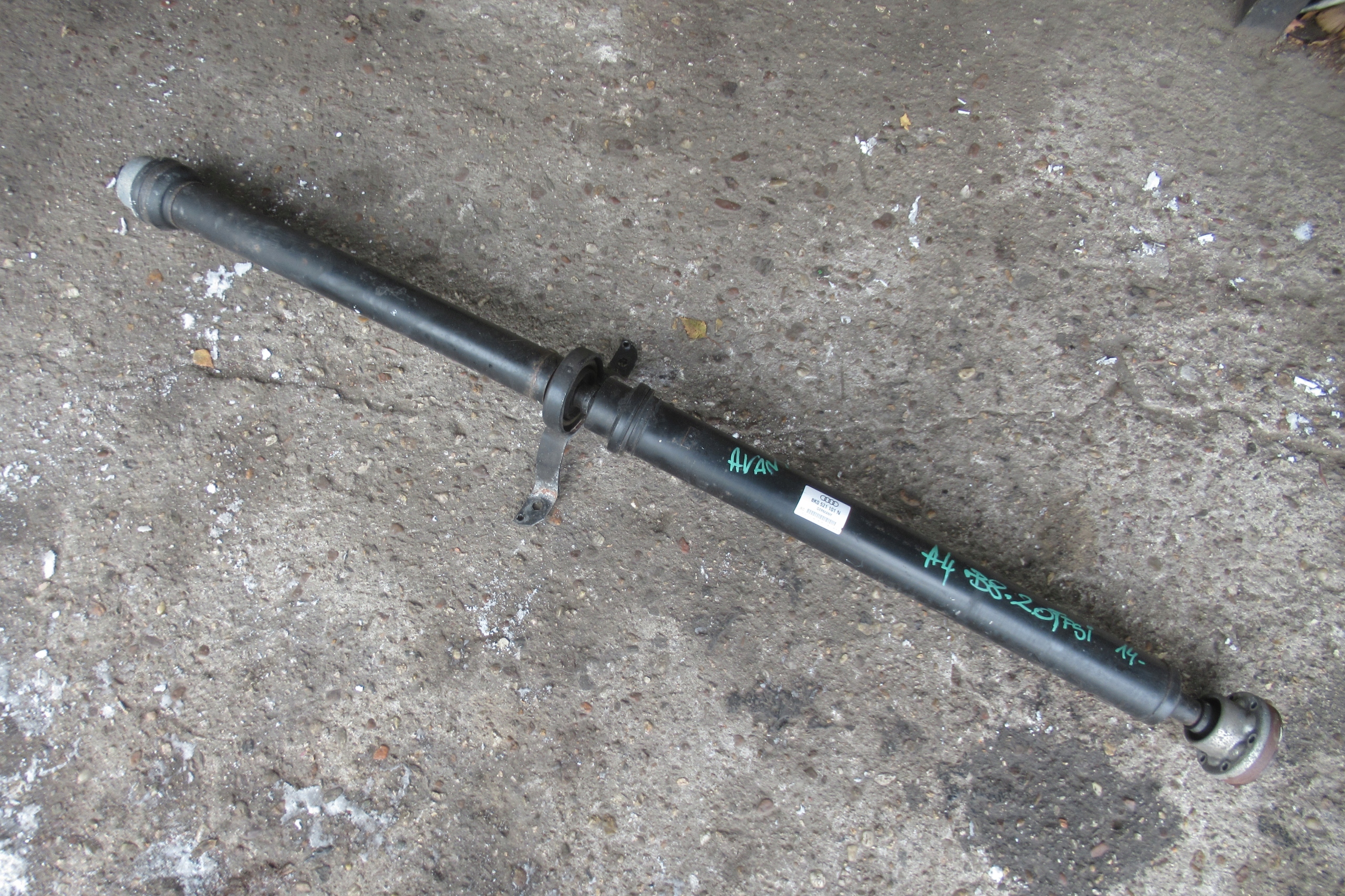 AUDI A4 B8 FL 2.0 TFSI 14R cardan 8K0521101N
