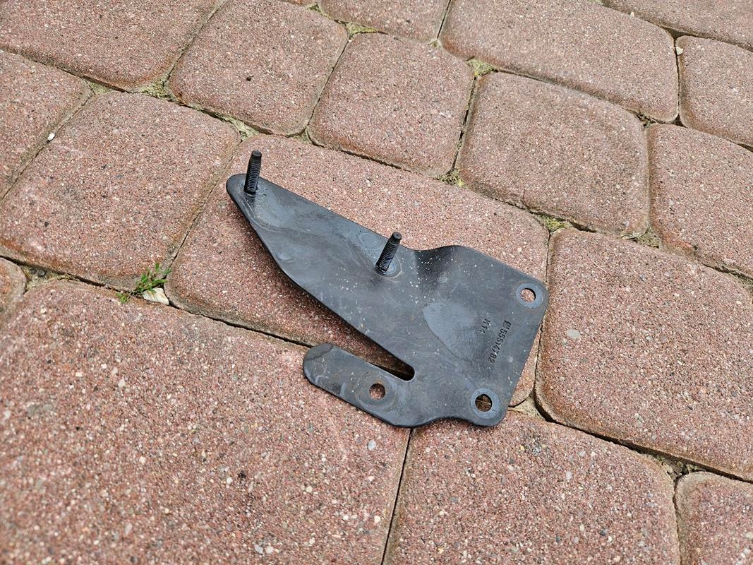 bracket holder sondy NOX console Opel Insignia B FL 55514782