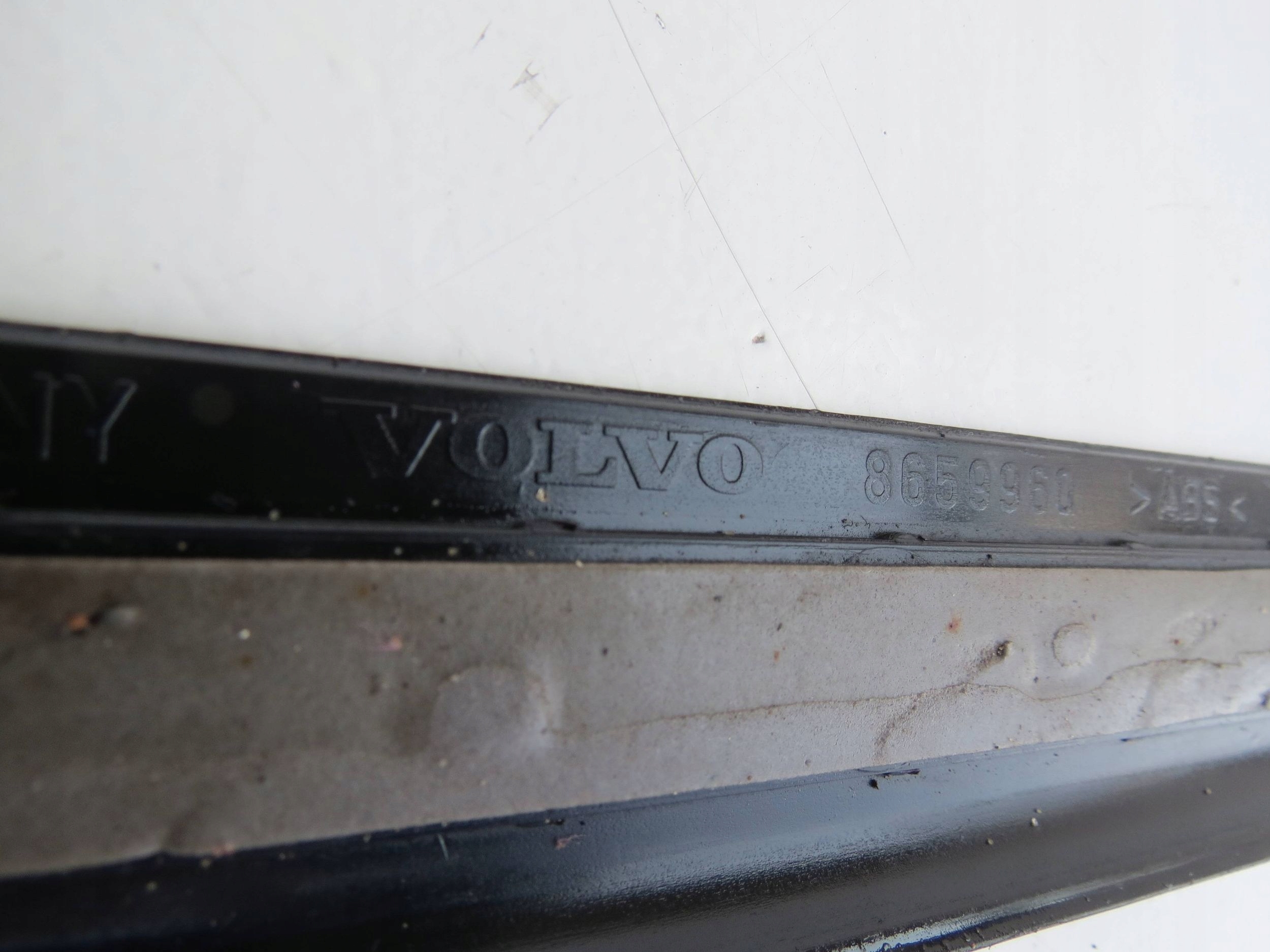 moulding threshold left right VOLVO V70 III 8659960