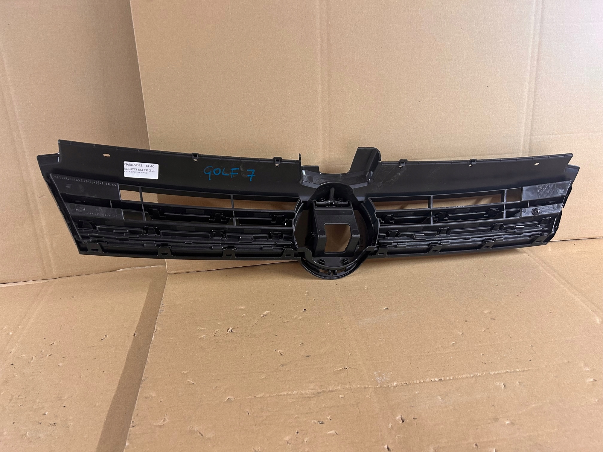 VW Golf V Kühlergrill FRONTGRILL Kühlergitter 5G0853651CP - Thumbnail 1