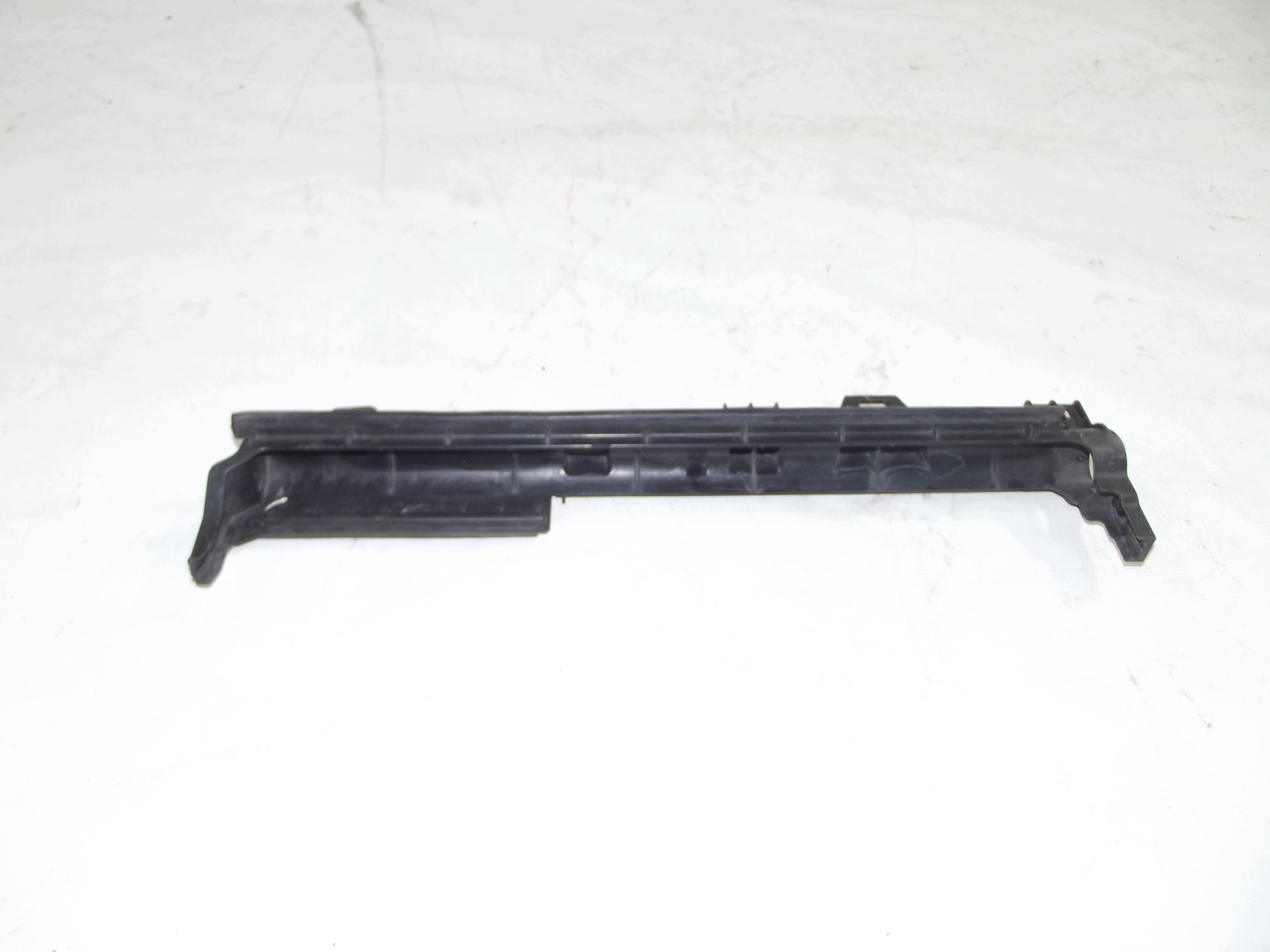 Mercedes B klasa W246 support holder radiator left A2465011720