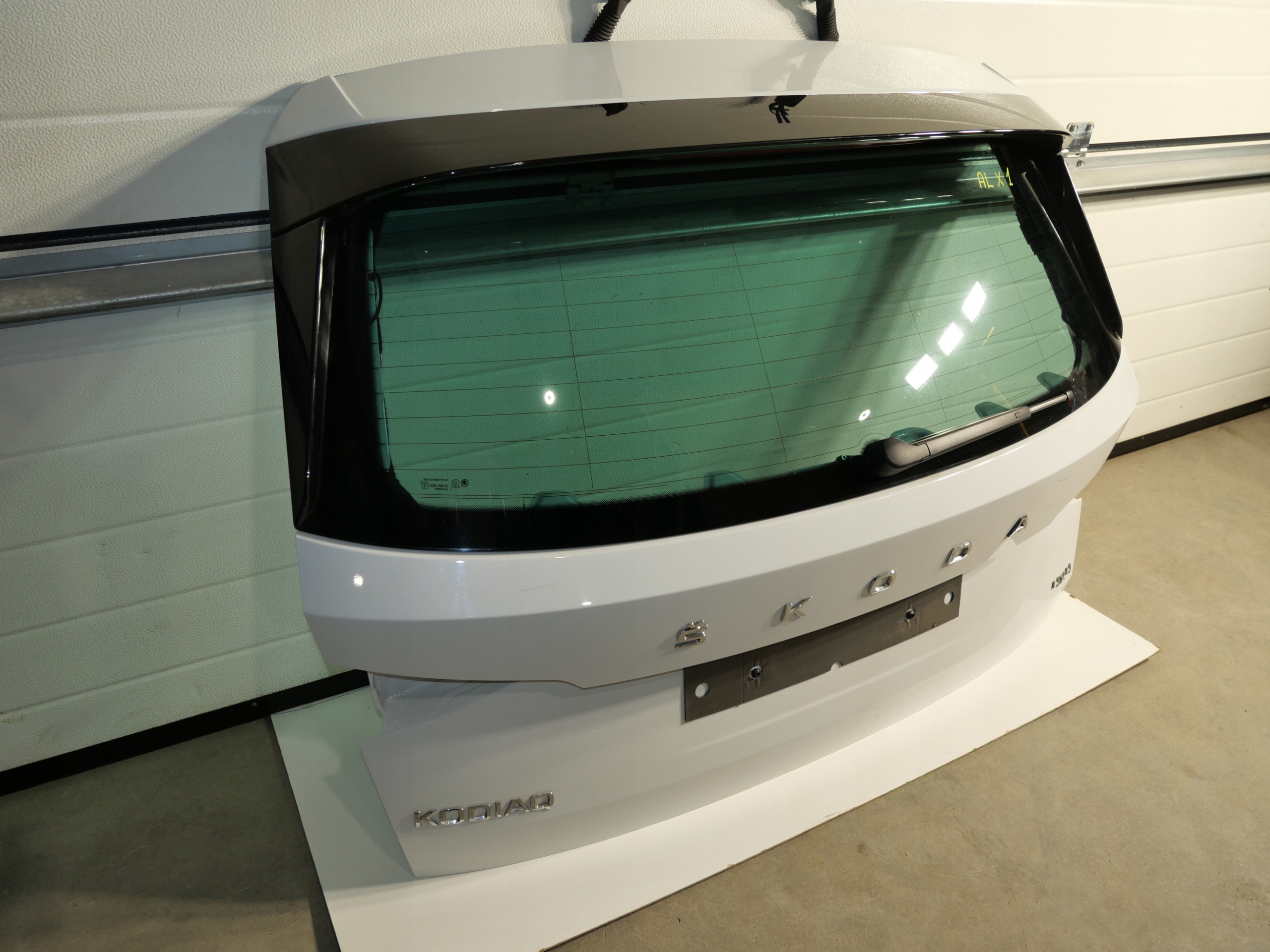 boot door rear boot KAMERA SKODA KODIAQ BIALA