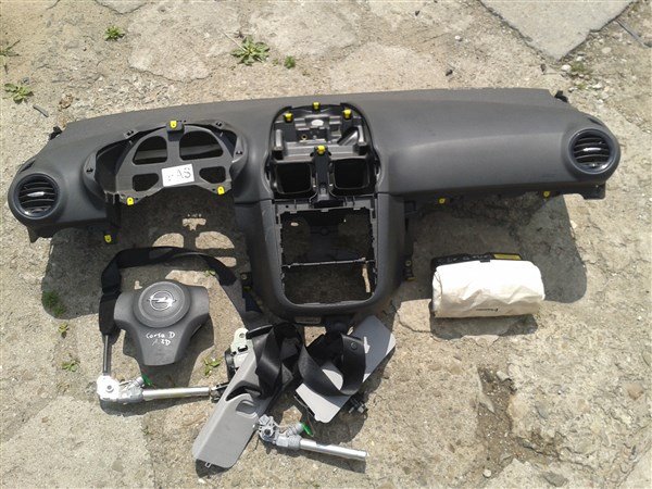 DESKA ROZDZIELCZA KONSOLA KOKPIT OPEL CORSA D