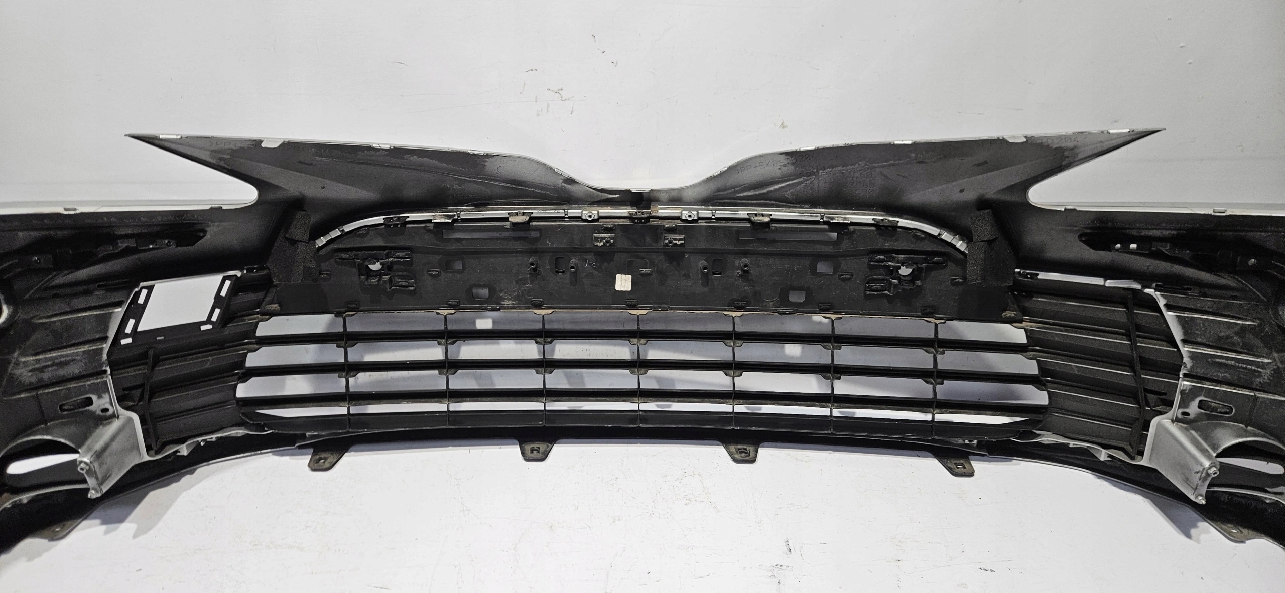 front bumper grid TOYOTA CAMRY VIII LIFT 21