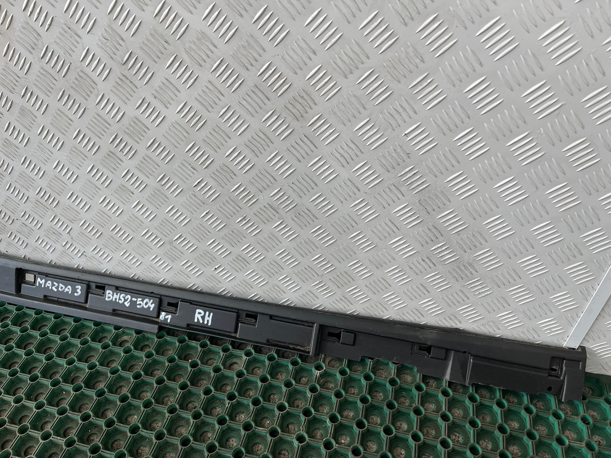 MAZDA 3 BM 13-17 moulding threshold right cap BHS2-50481 RH OE