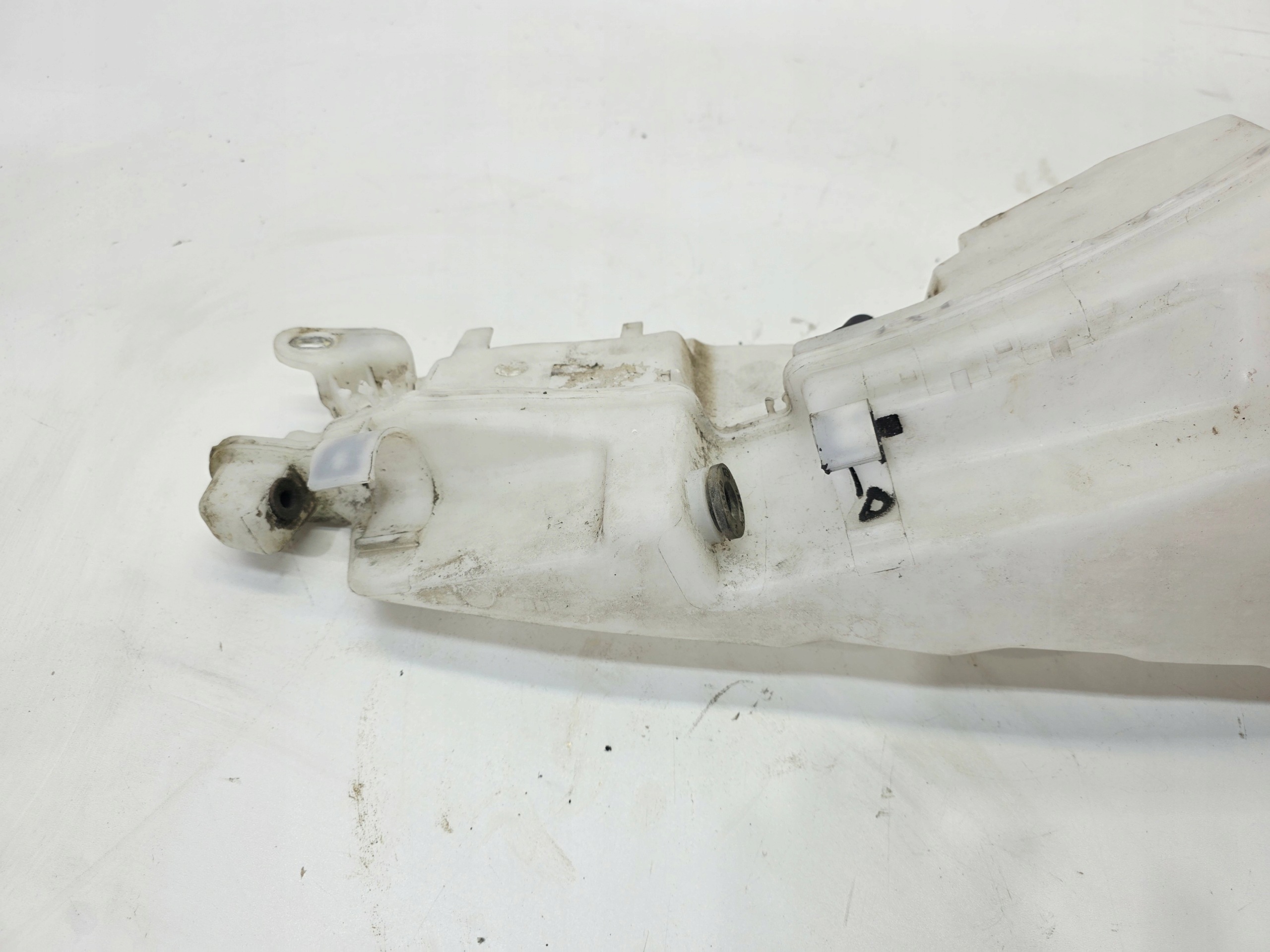 spremnik gasa DO mlaznice ispod XENON AUDI A6 C6 4F0955453R