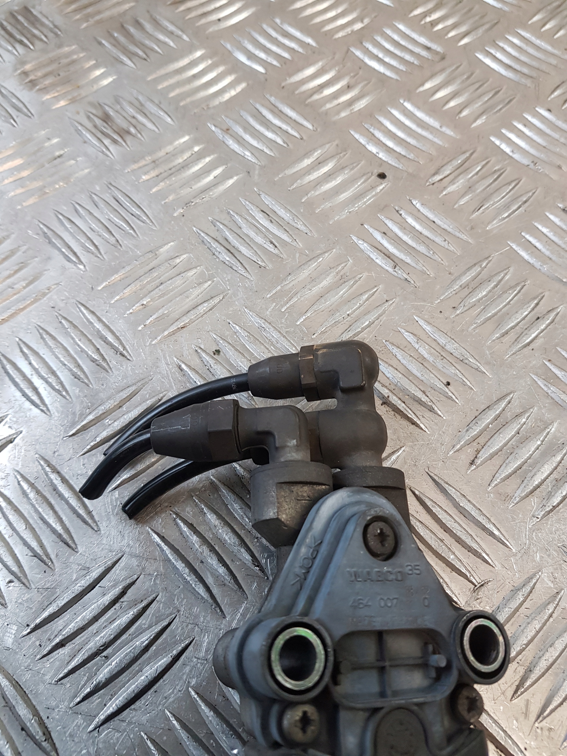 valve POZIOMUJACY cabs 4640070100 SCANIA R420