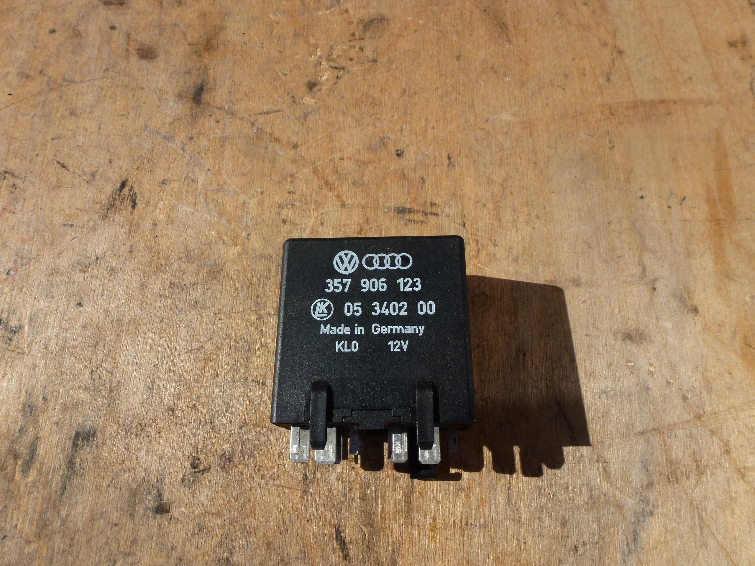 PRZEKAŹNIK VW SEAT SKODA AUDI 357906123 Numer katalogowy części 357906123