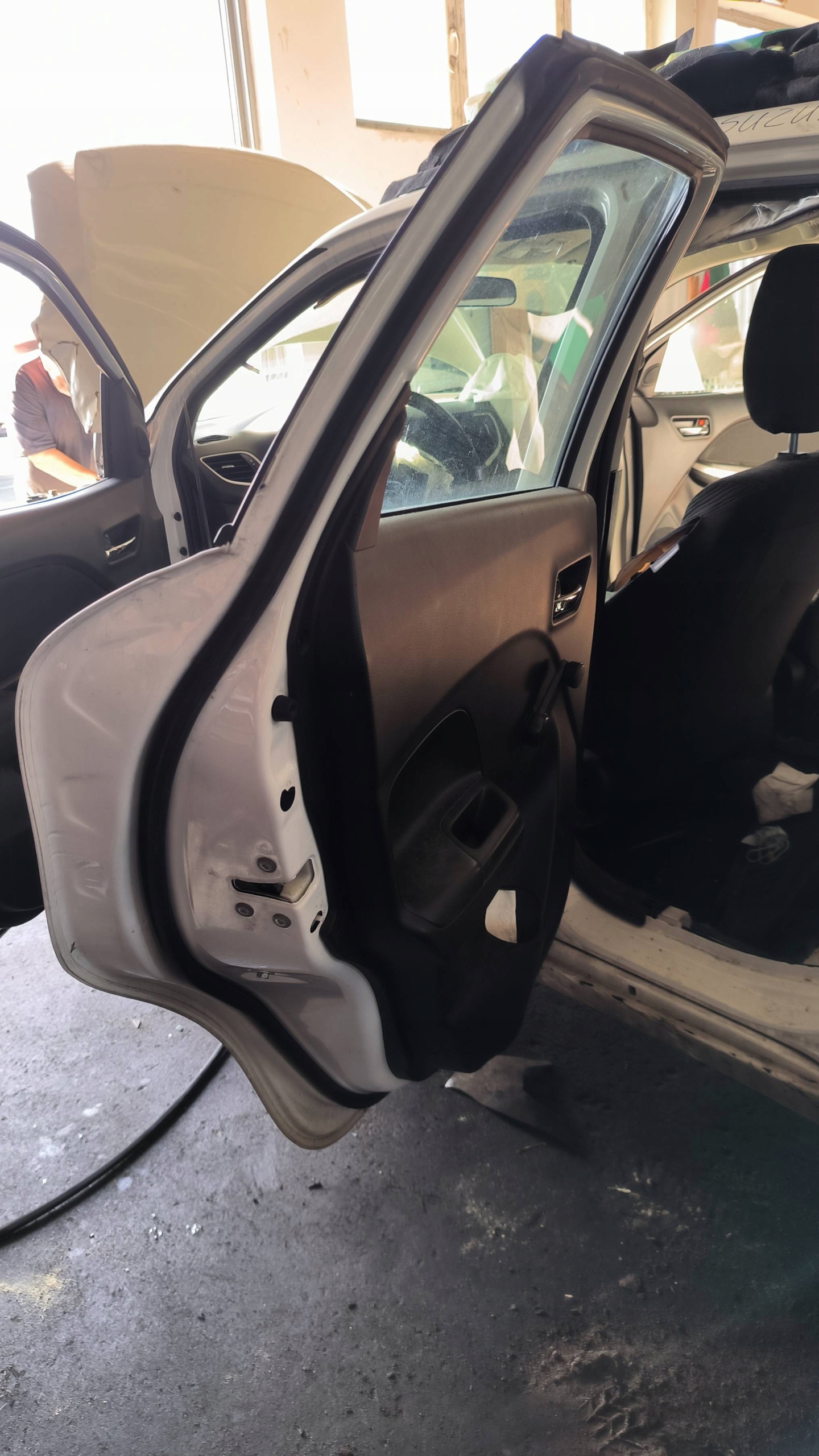 Tür links heck BIALE SUZUKI BALENO III
