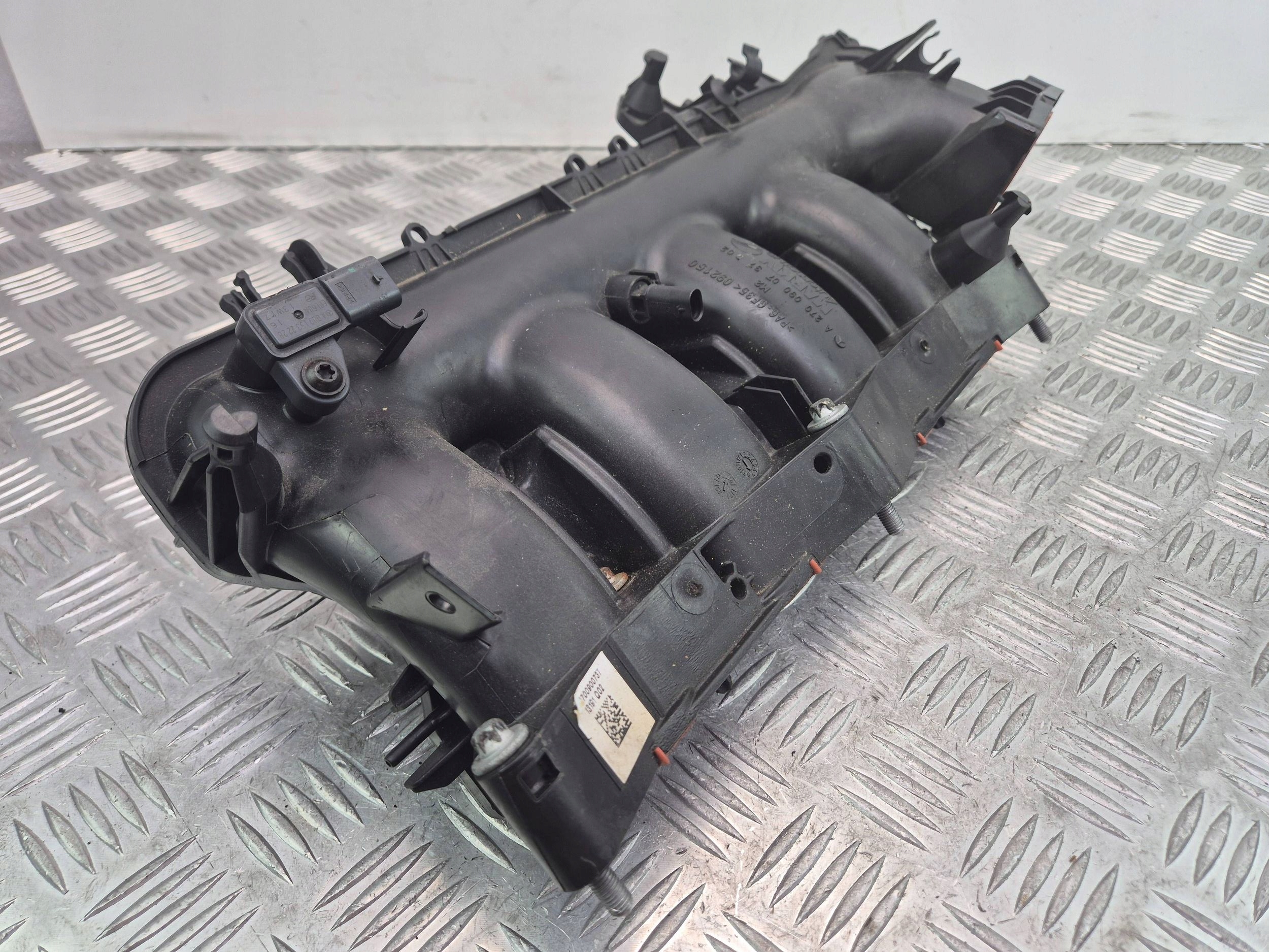 Mercedes CLA220 C117 intake manifold A2700900737