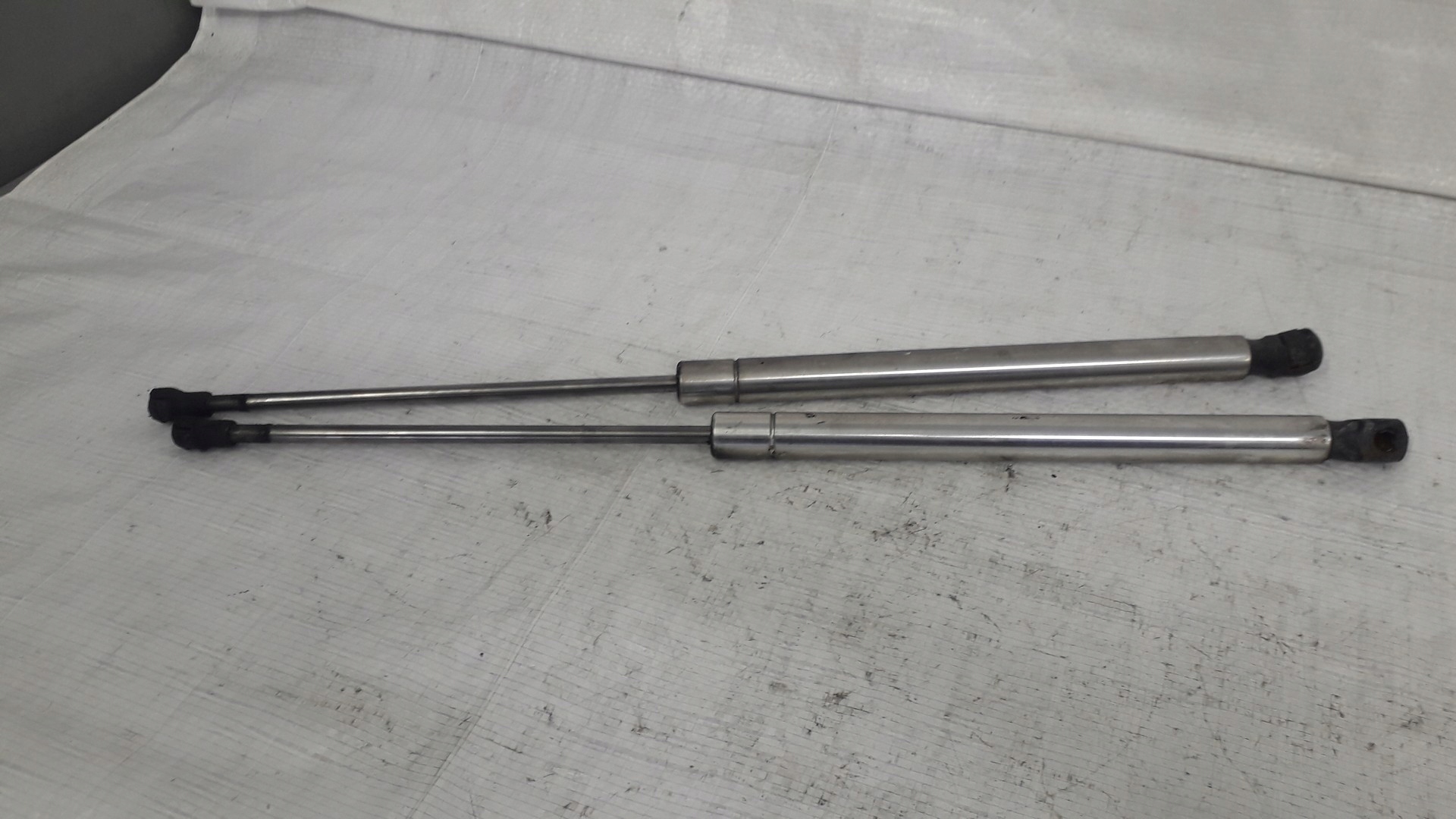 TELESKOPY KLAPY TYŁ VW GOLF IV 1J6827550C