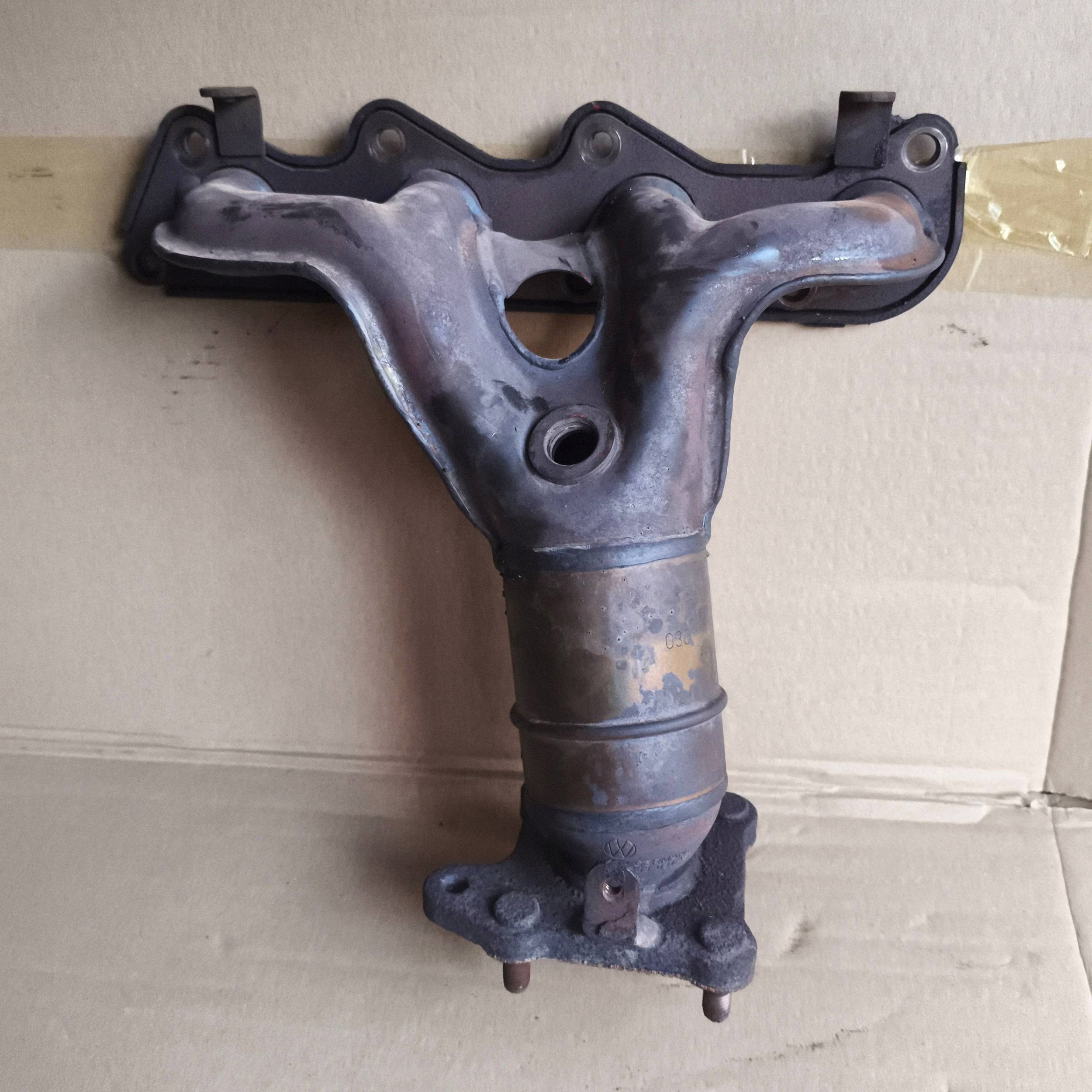 exhaust manifold Volkswagen Polo III 6N 6N2 6NF 1.0 2000