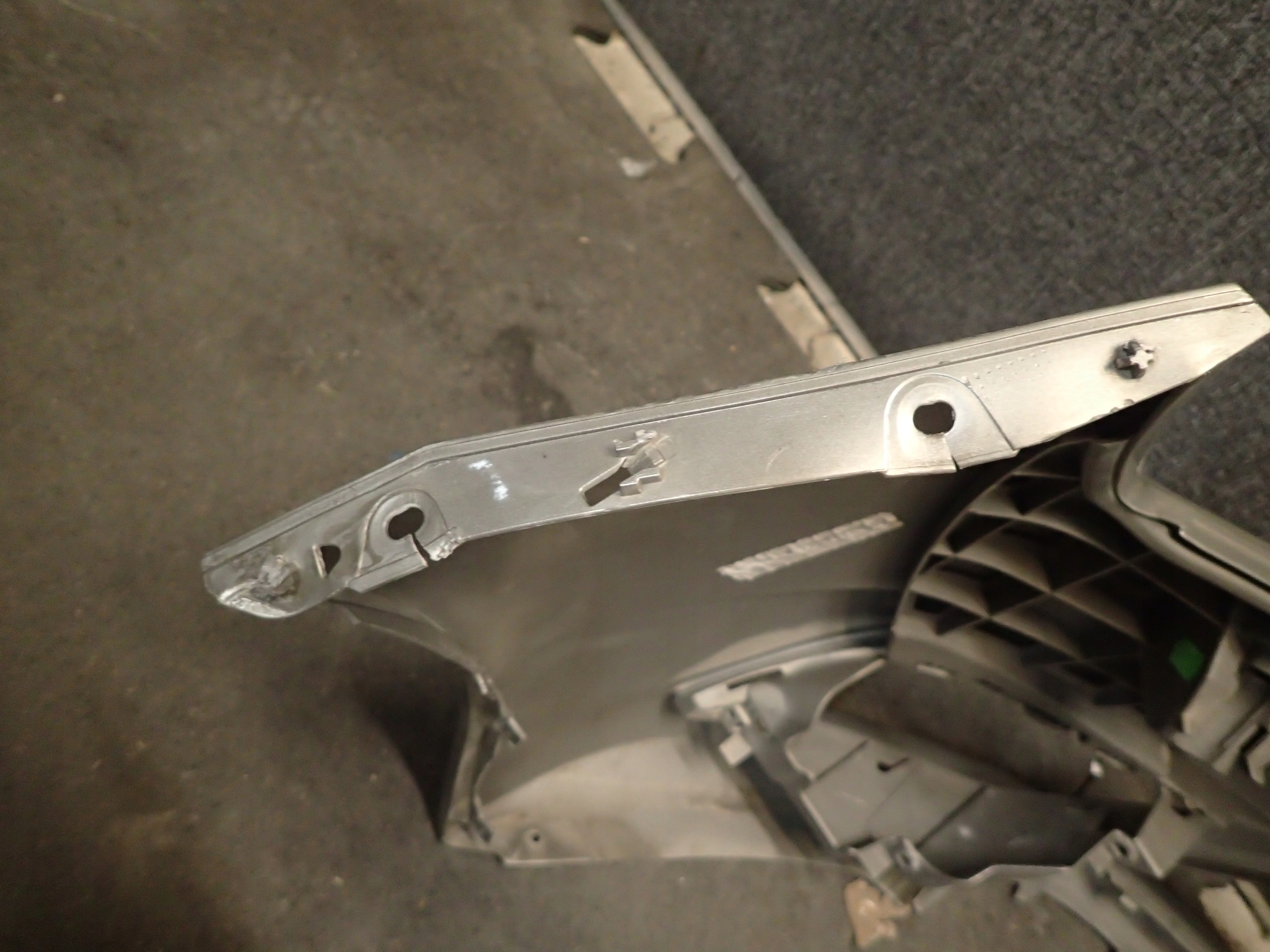nárazník předek SEAT TOLEDO 6JA