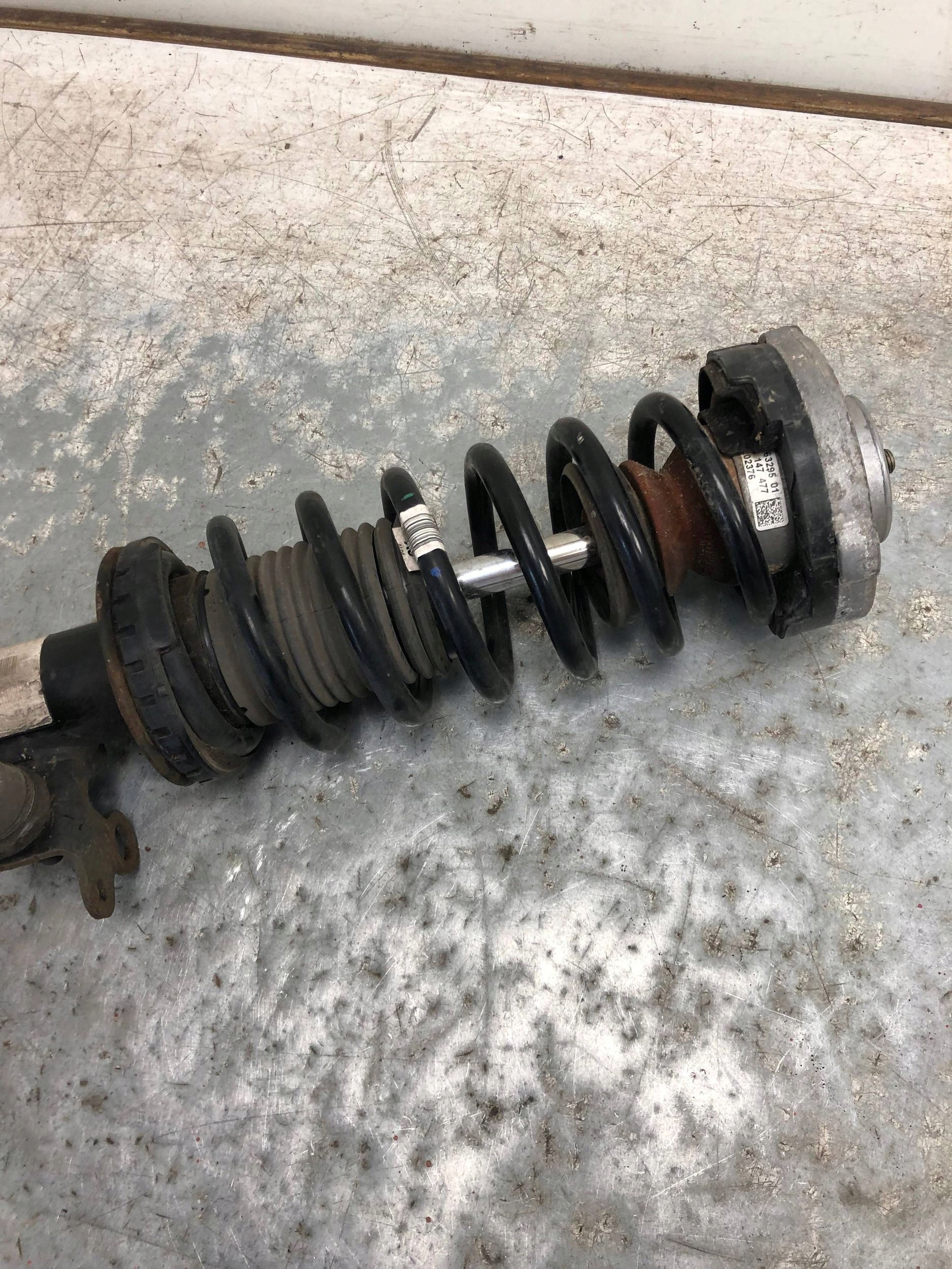 shock absorber left front BMW F10 LCI 6863661
