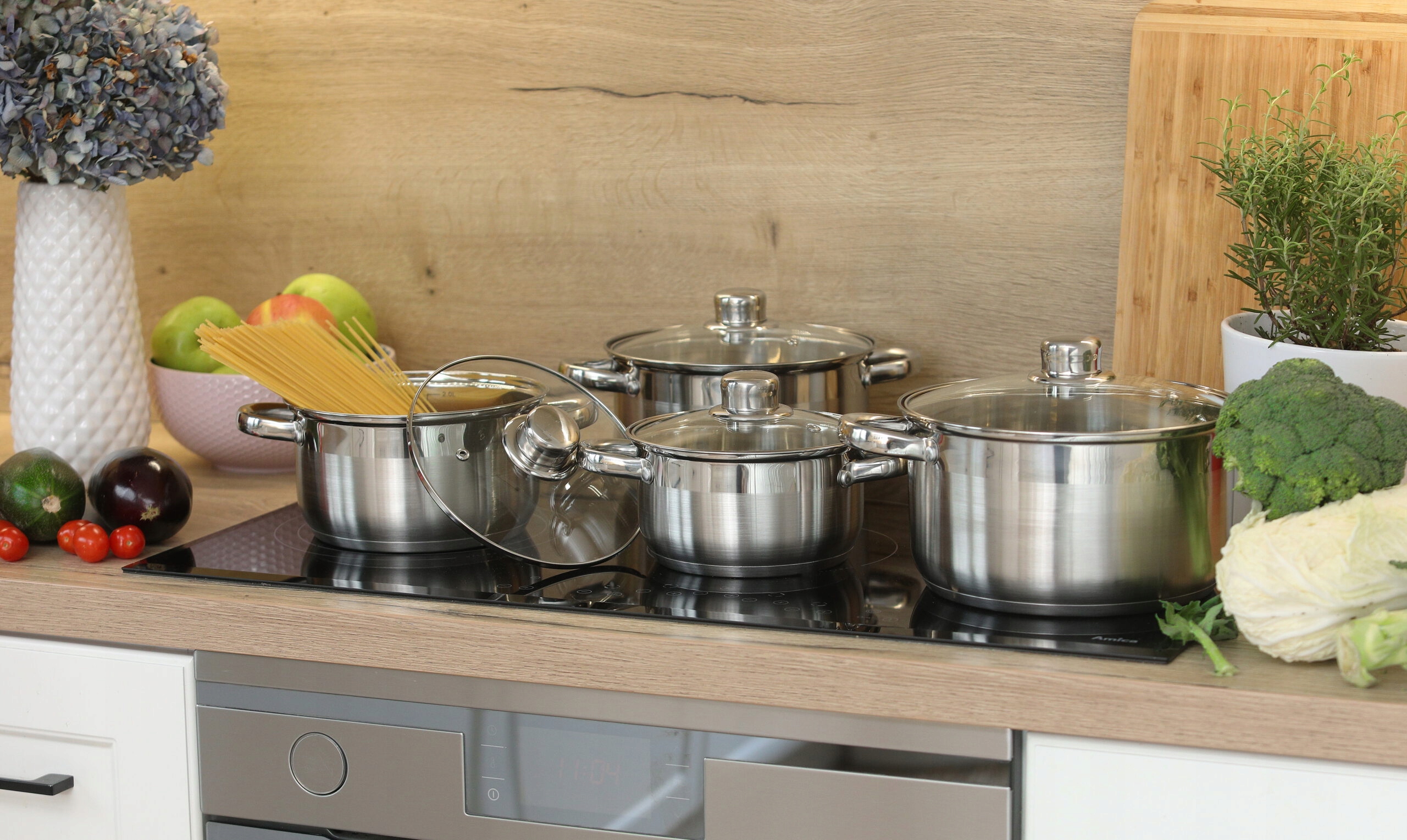 KOKO FAME KOMPLET 4 GARNKÓW STALOWYCH KOMPLET 8 ELEMENTÓW INOX INDUKCJA HIT Typ powłoki stalowa