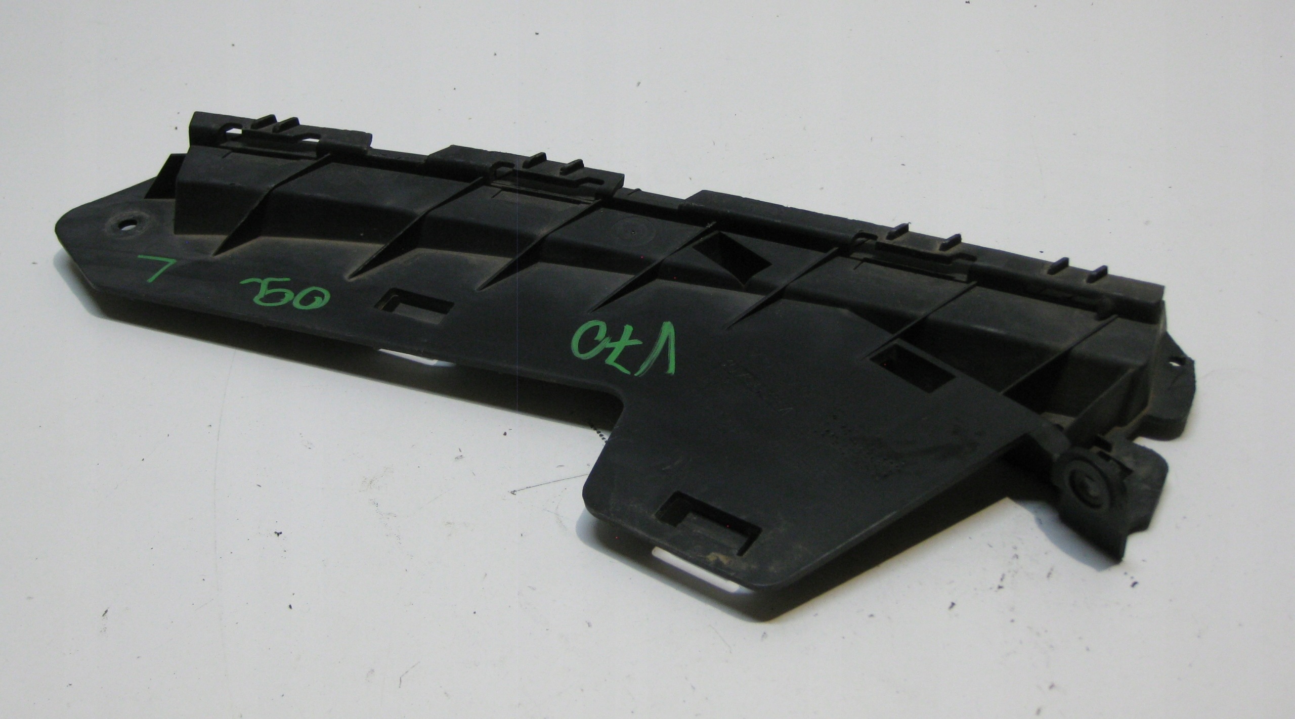 VOLVO V70 2.0 D 09R support holder lights left front 30796387